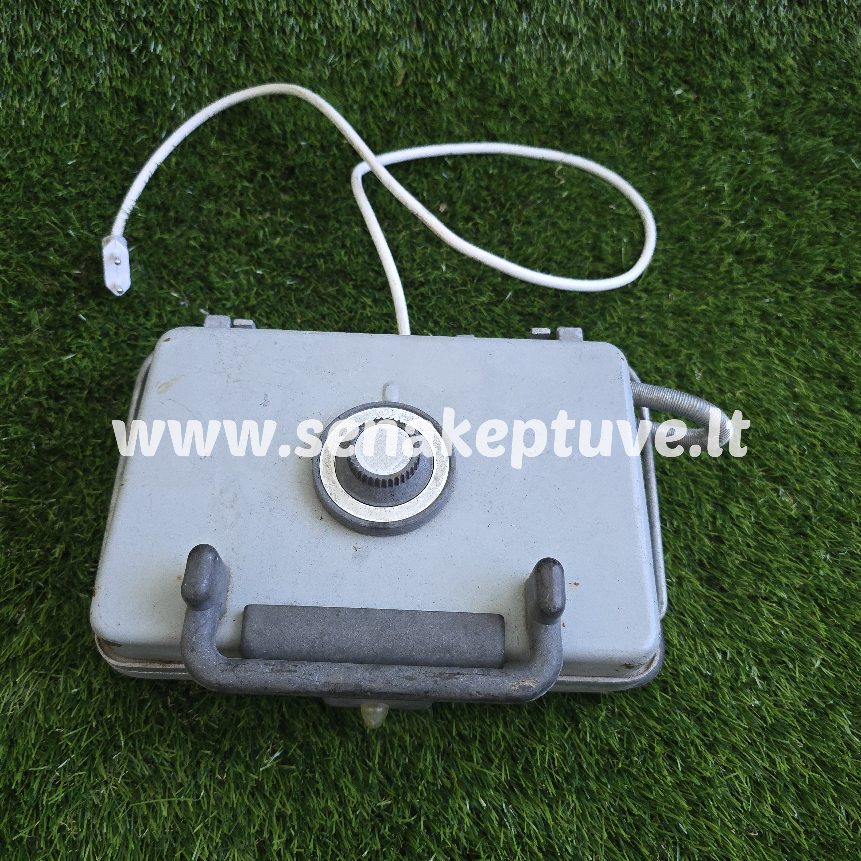 Senovinė elektrinė vaflinė su laidu