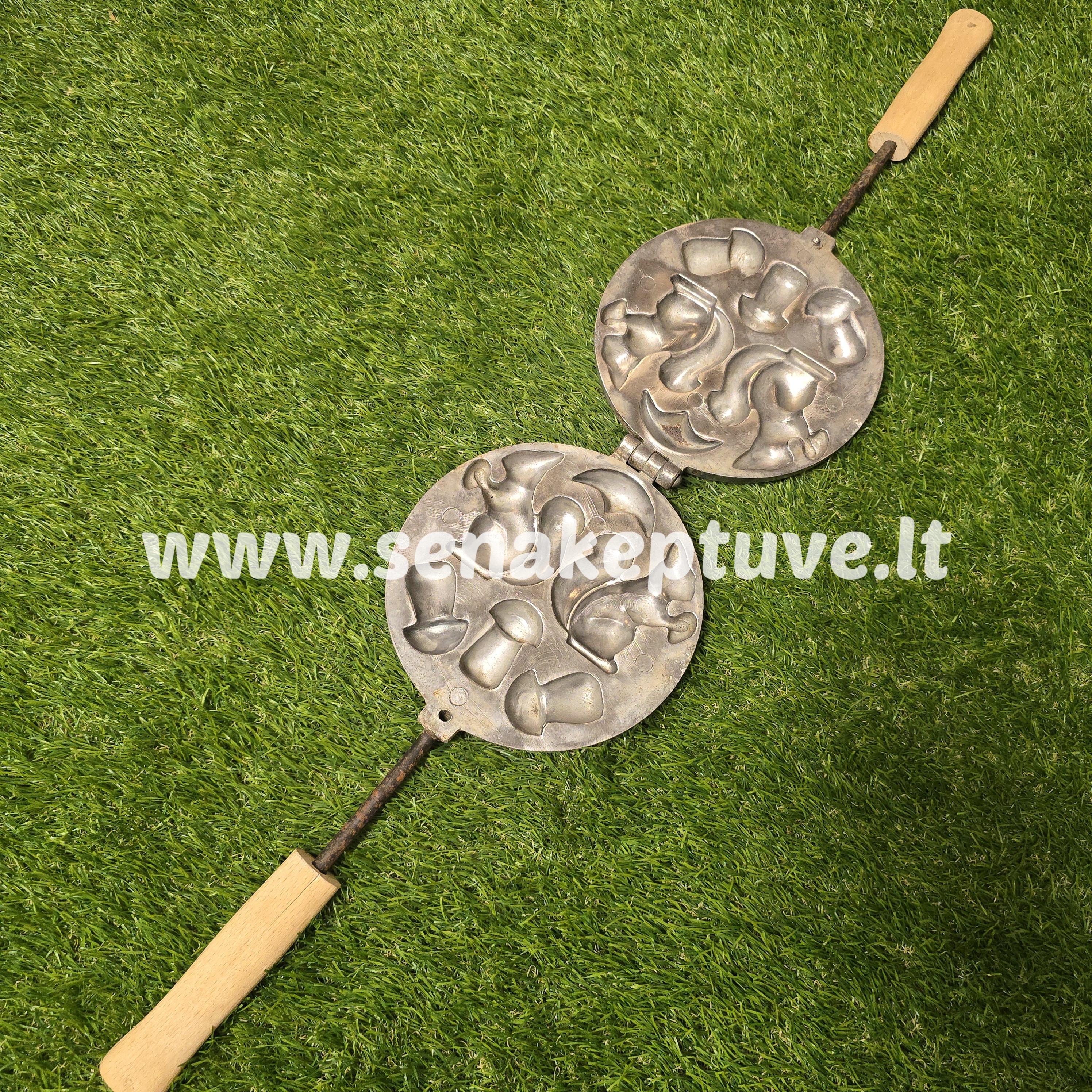 Senovinė asorti keptuvė (2 voveraitės ir 3 grybukai)