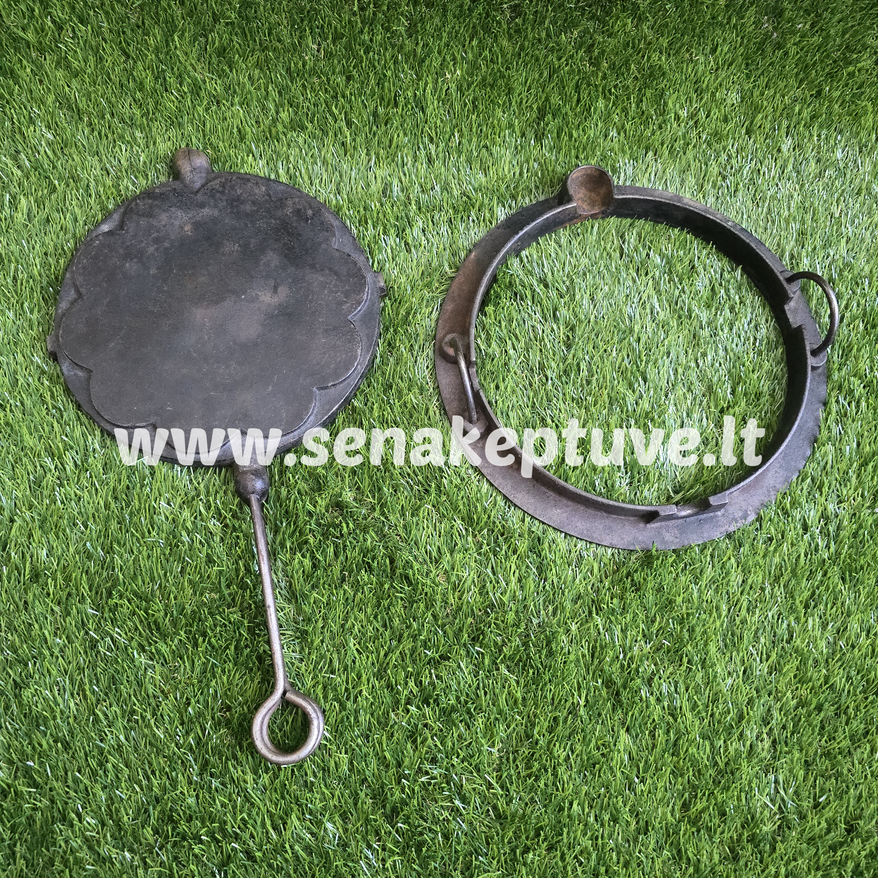 Senovinė ketaus vartoma čirvinių blynų keptuvė su žiedu