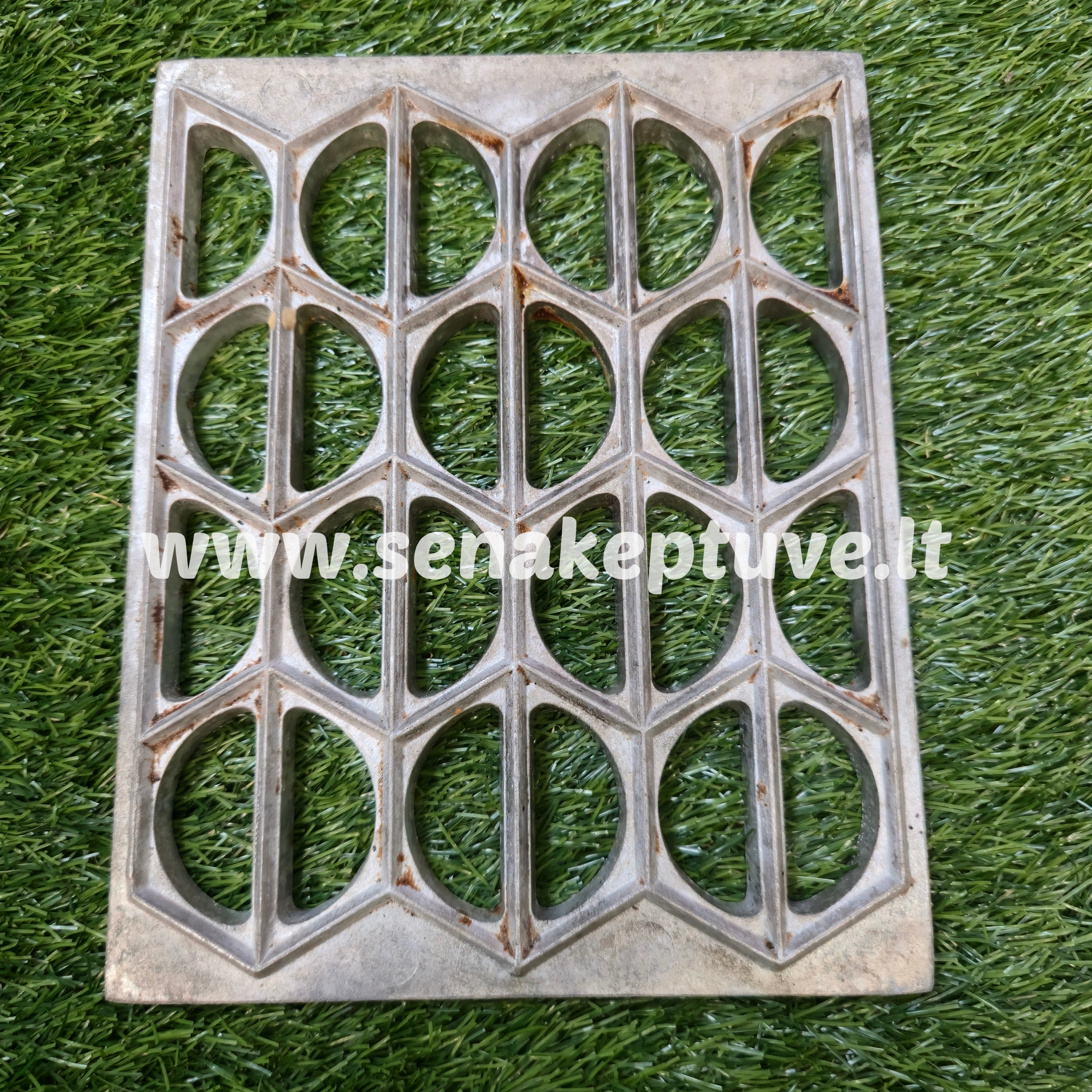 Senovinė koldūnų kepimo forma