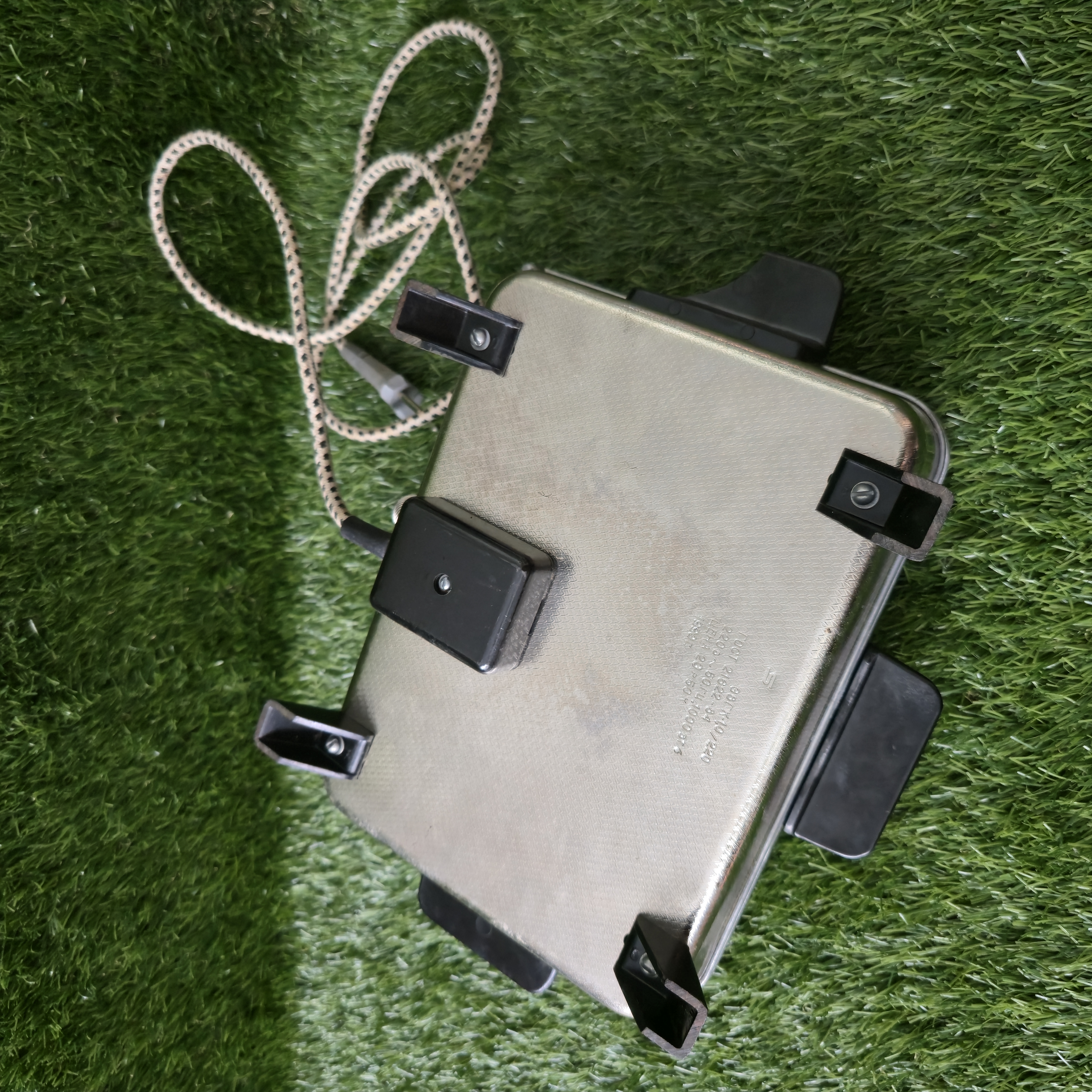 Senovinė elektrinė vaflinė su laidu (nuskelta šoninė rankenėlė)