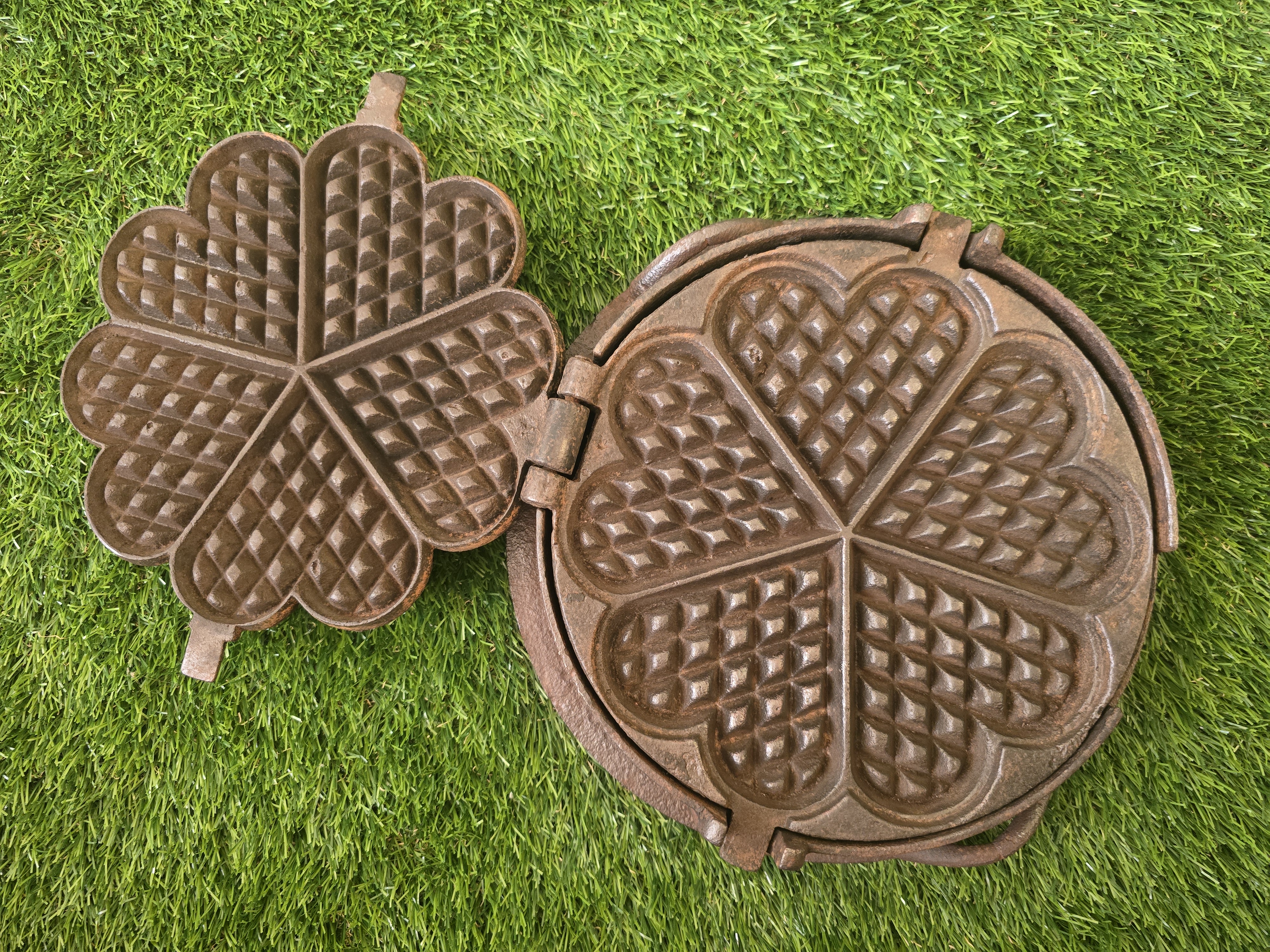 Senovinė vartoma čirvinių blynų keptuvė su rinkėmis