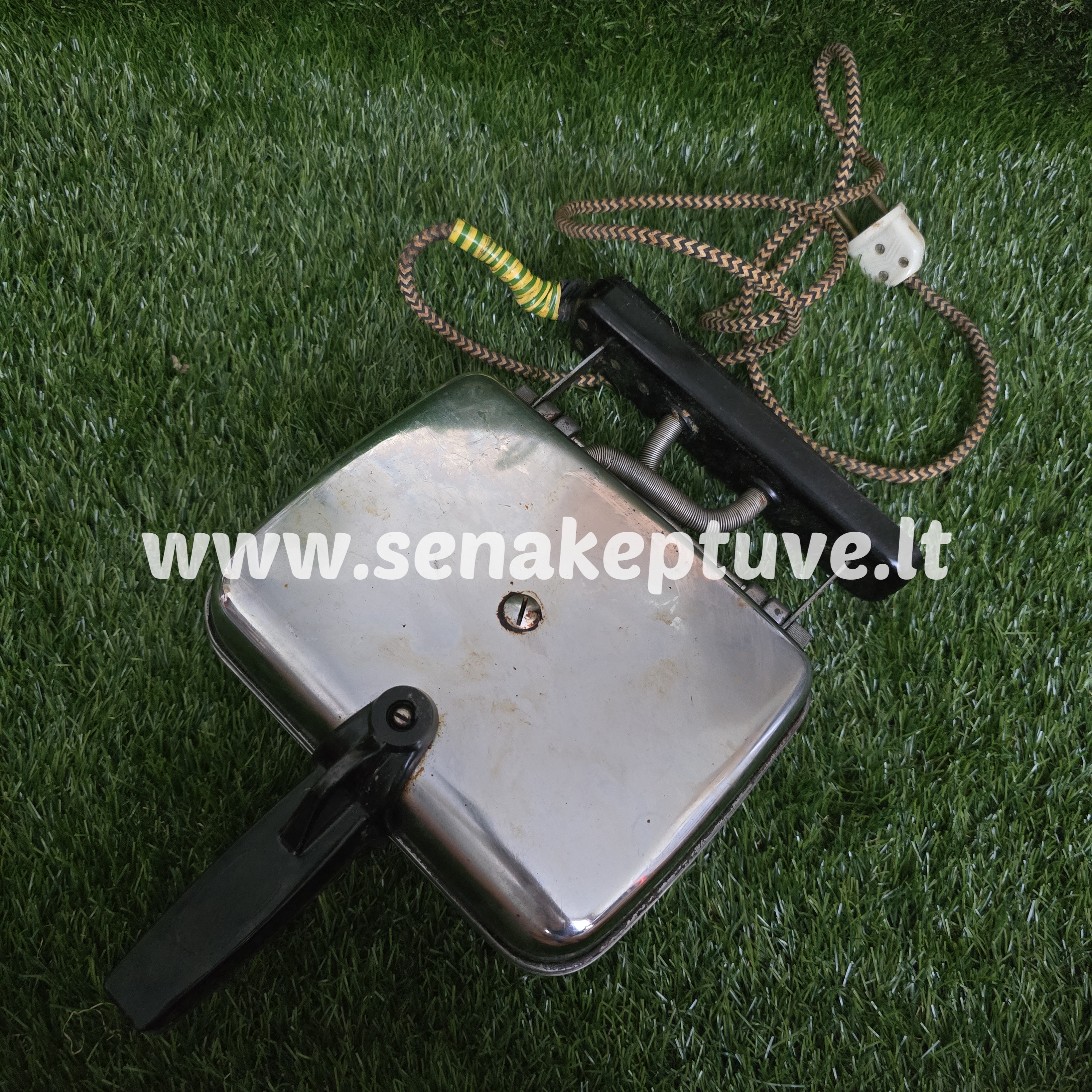 Senovinė elektrinė vaflinė su laidu (kliba viršutinė rankena)