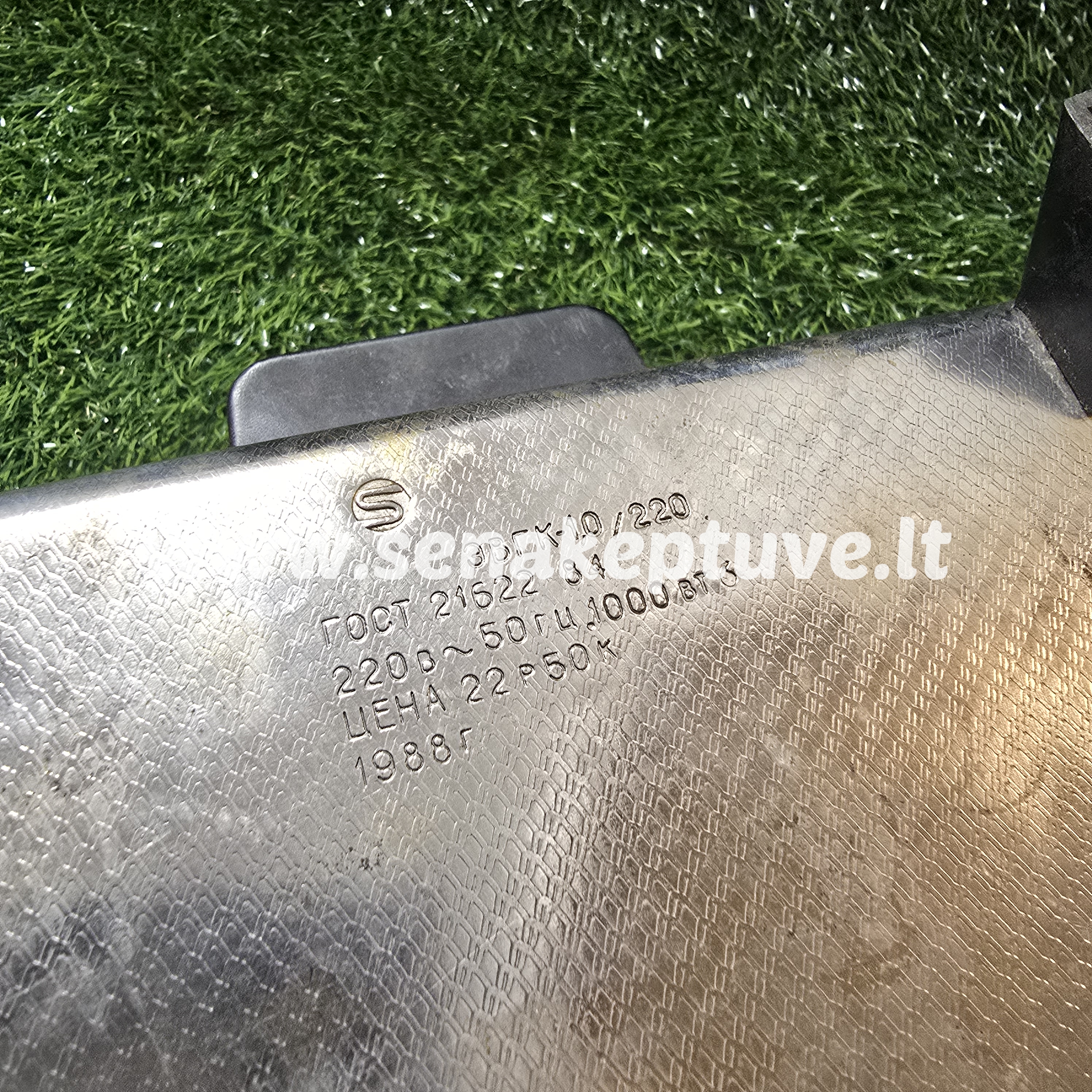 Senovinė elektrinė vaflinė su laidu (nuskilęs karščio reguliatorius)