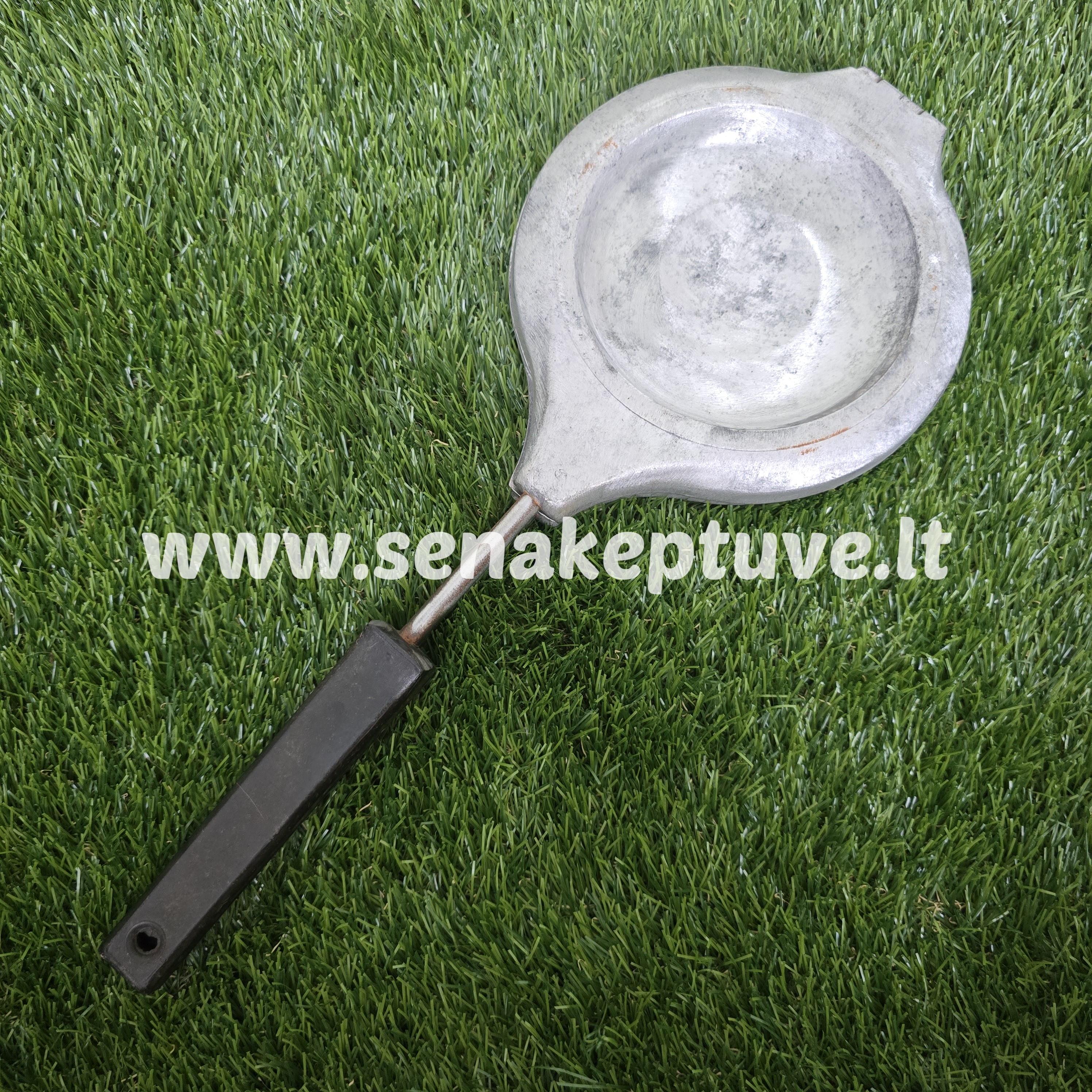 Senovinė asorti (4 kankorėžiai, 3 grybukai, 3 kriauklės, 4 riešutėliai) keptuvė