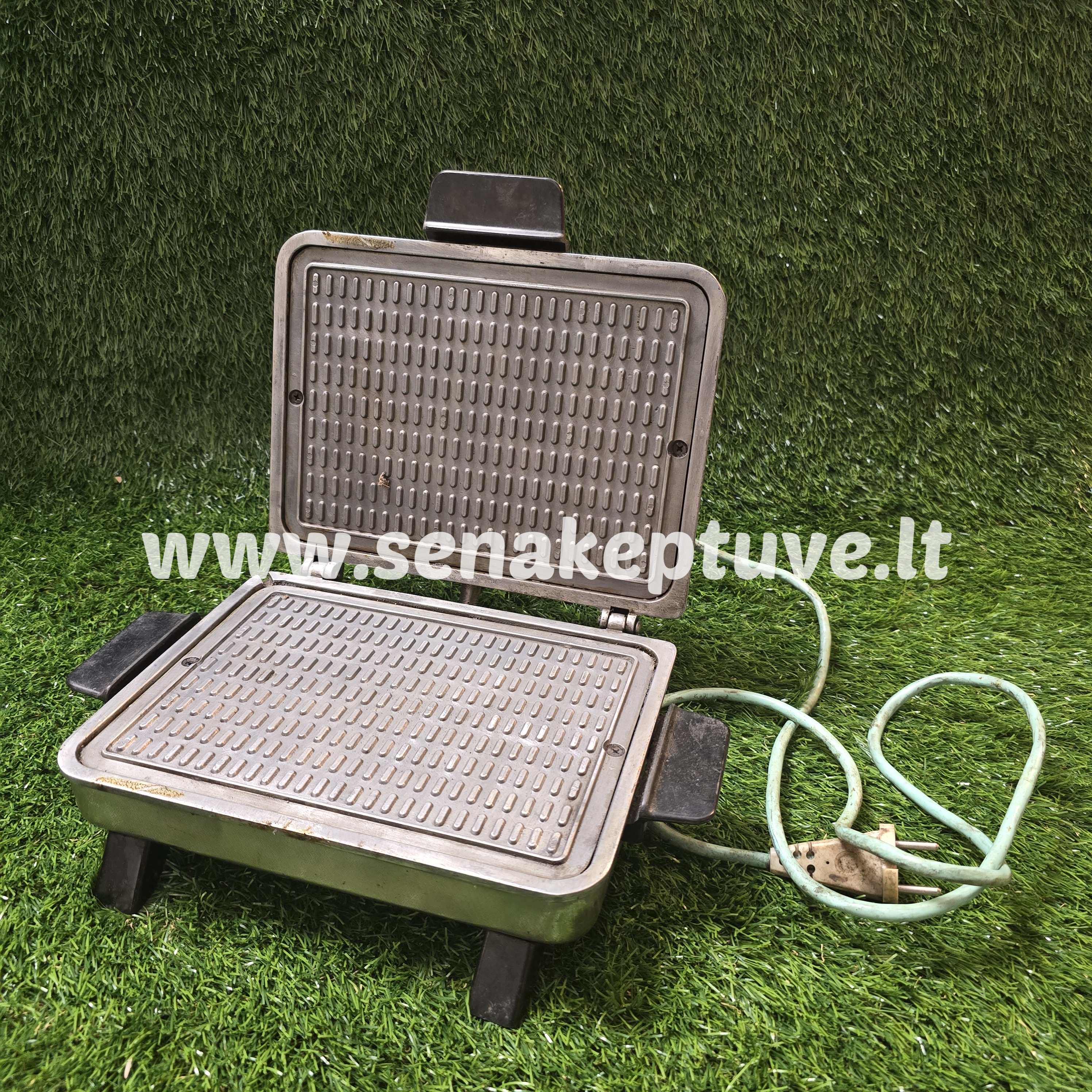 Senovinė elektrinė vaflinė su laidu