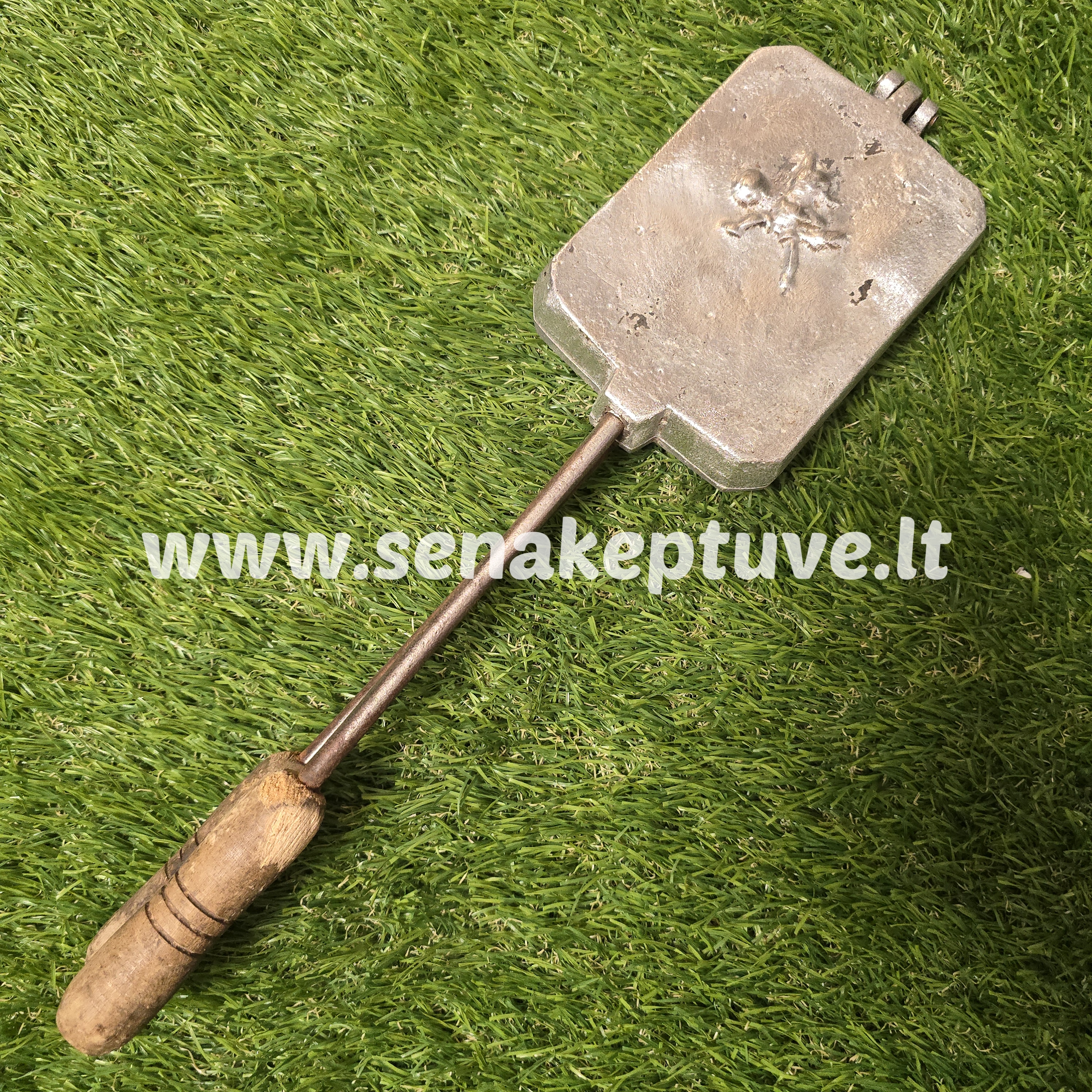 Senovinė asorti keptuvė (paukštelis, zuikutis, 2 voverės)