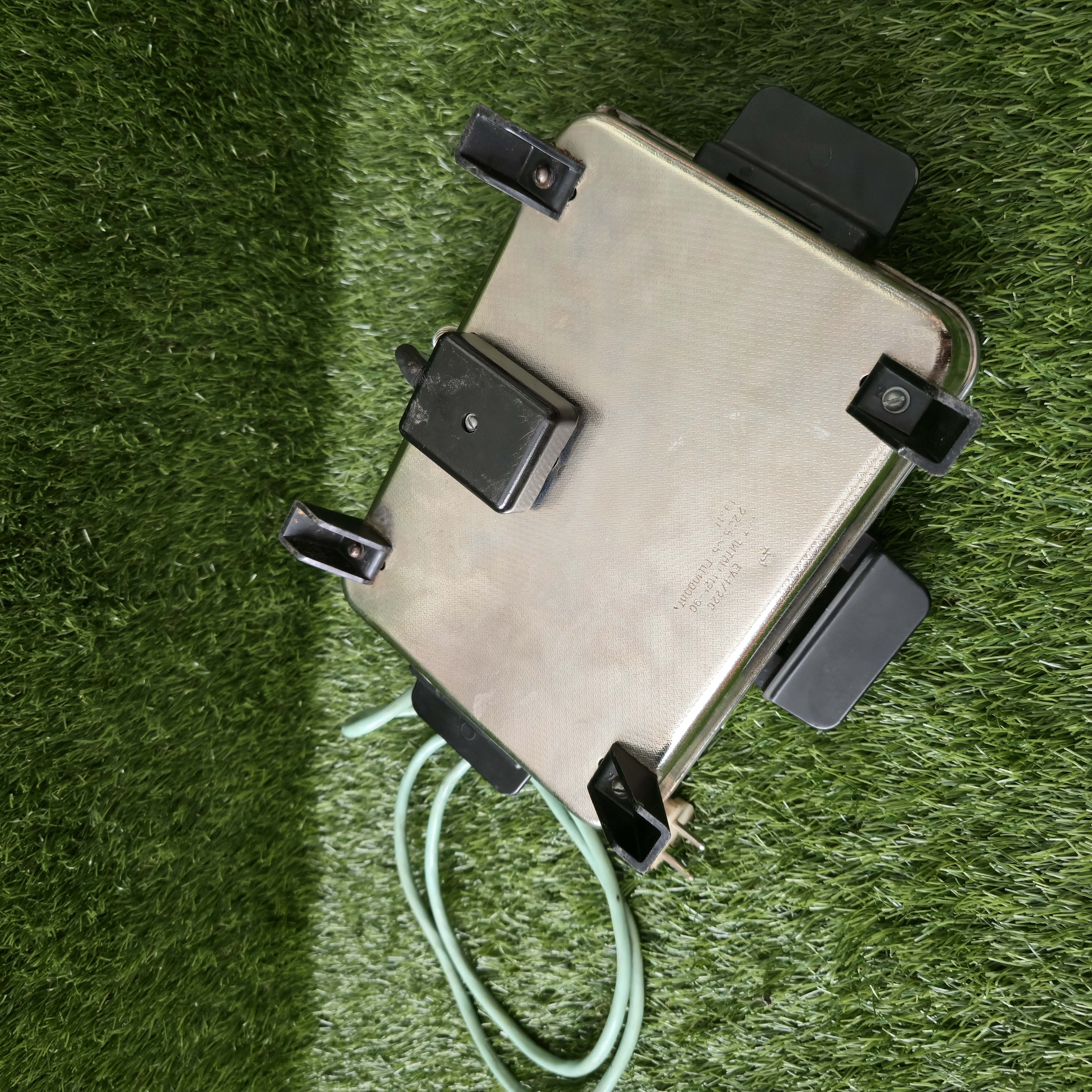 Senovinė elektrinė vaflinė su laidu