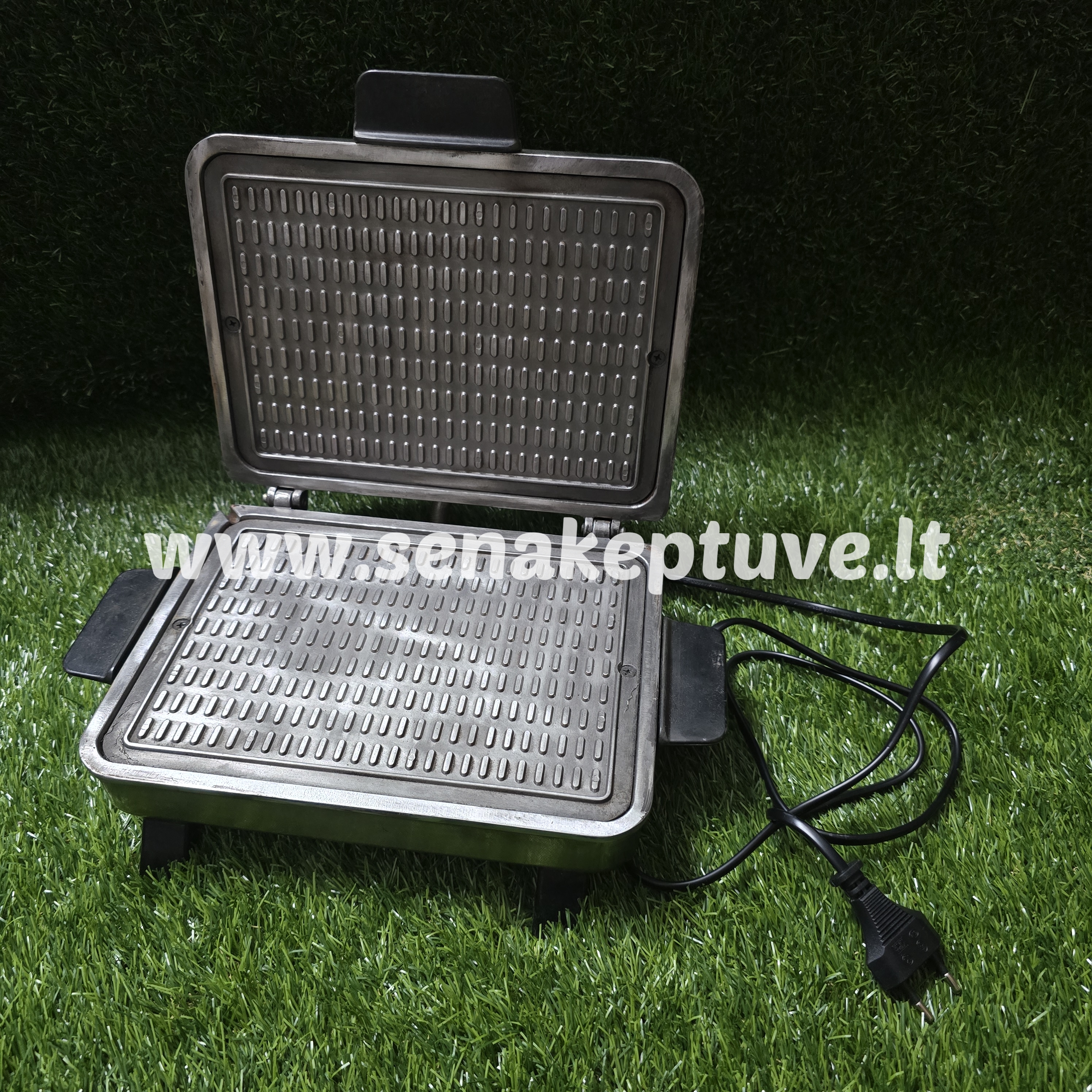 Senovinė elektrinė vaflinė su laidu