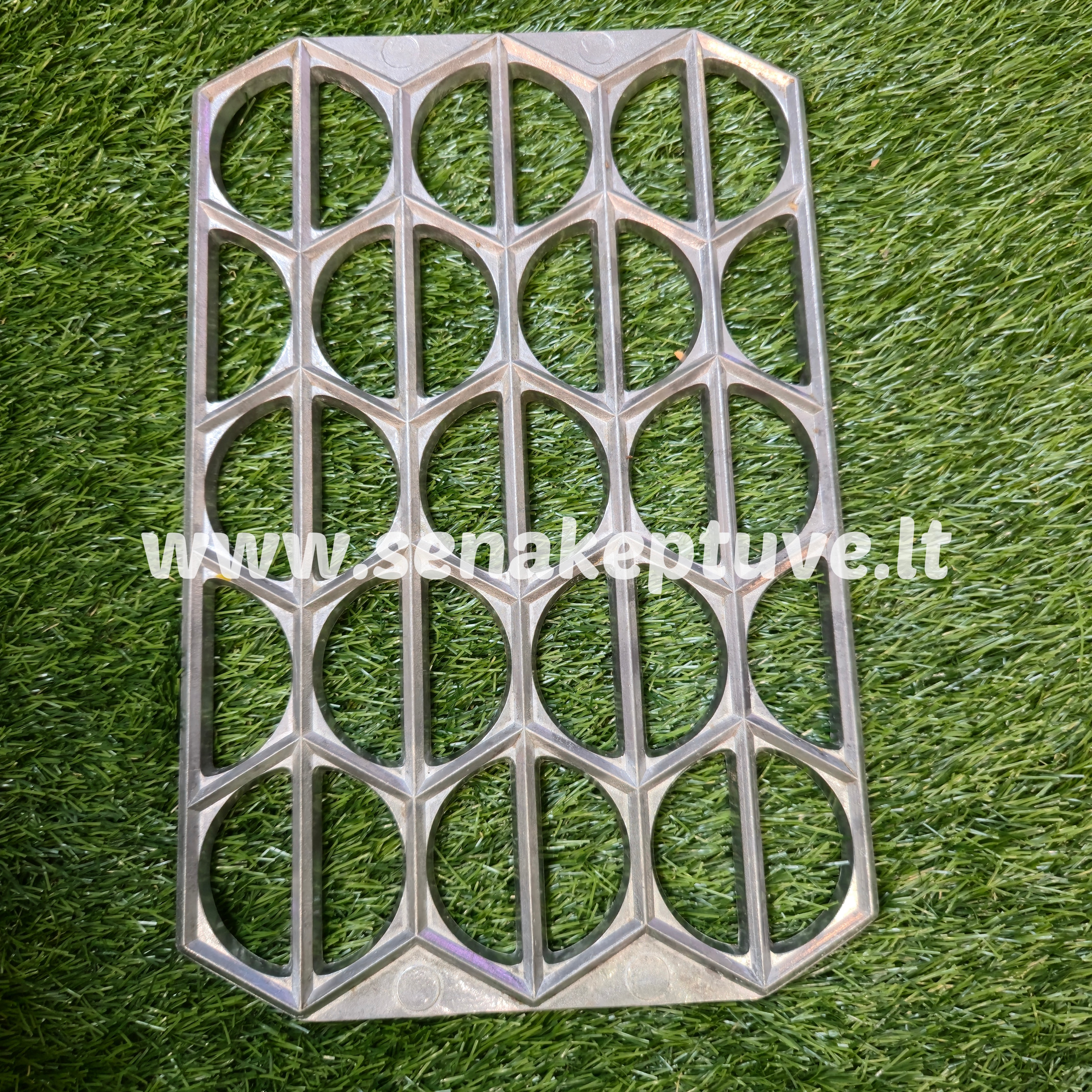 Senovinė koldūnų kepimo forma