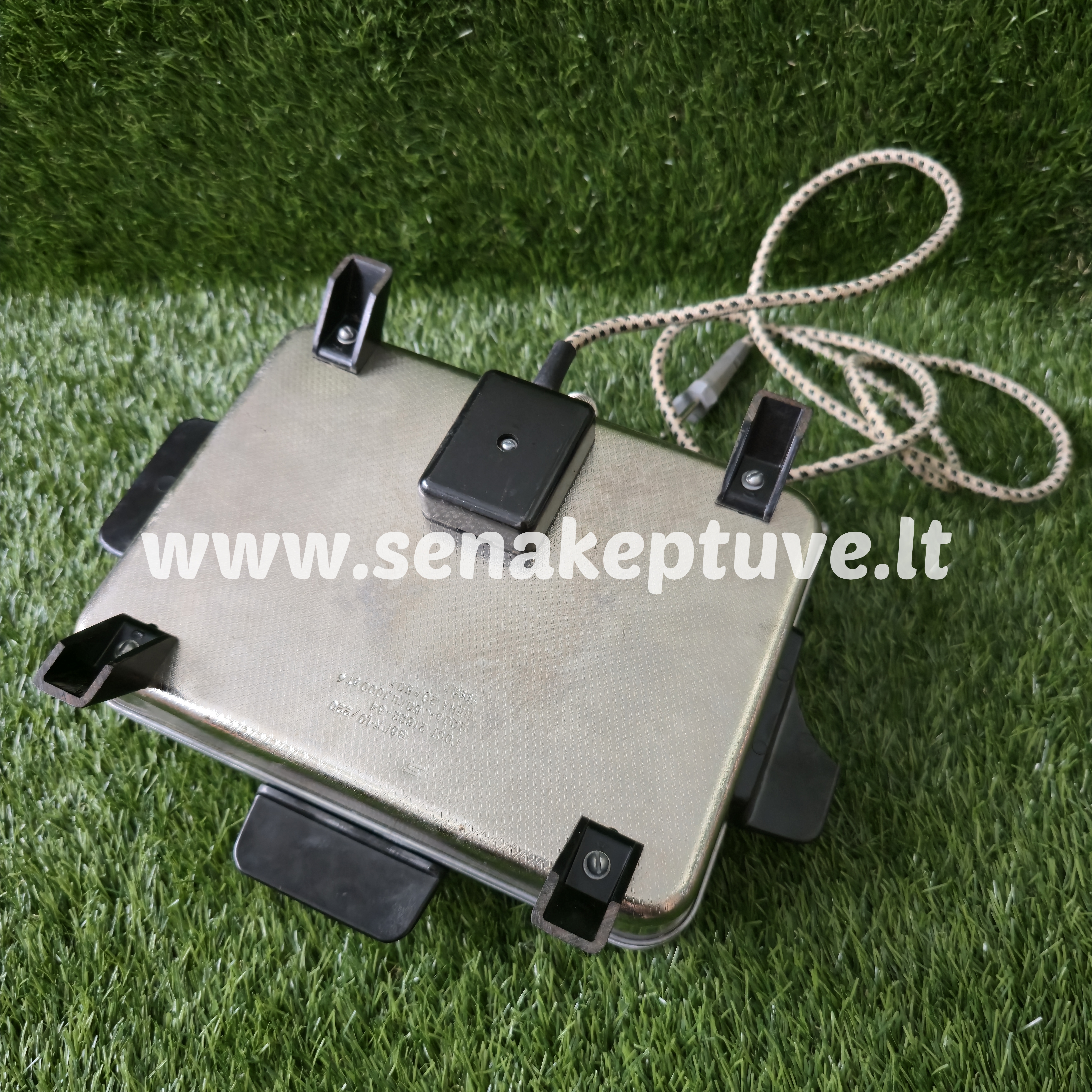 Senovinė elektrinė vaflinė su laidu (nuskelta šoninė rankenėlė)