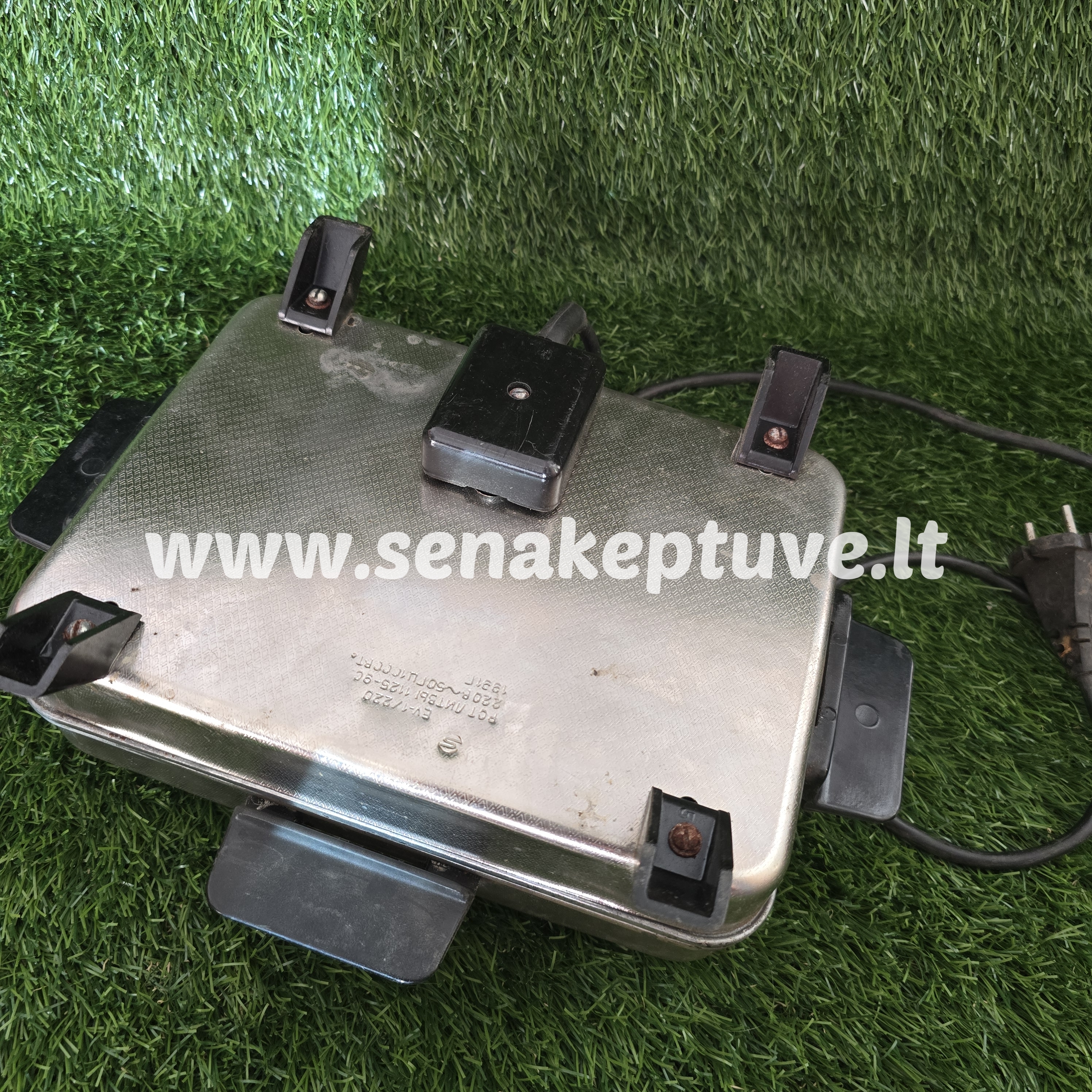 Senovinė elektrinė vaflinė su laidu