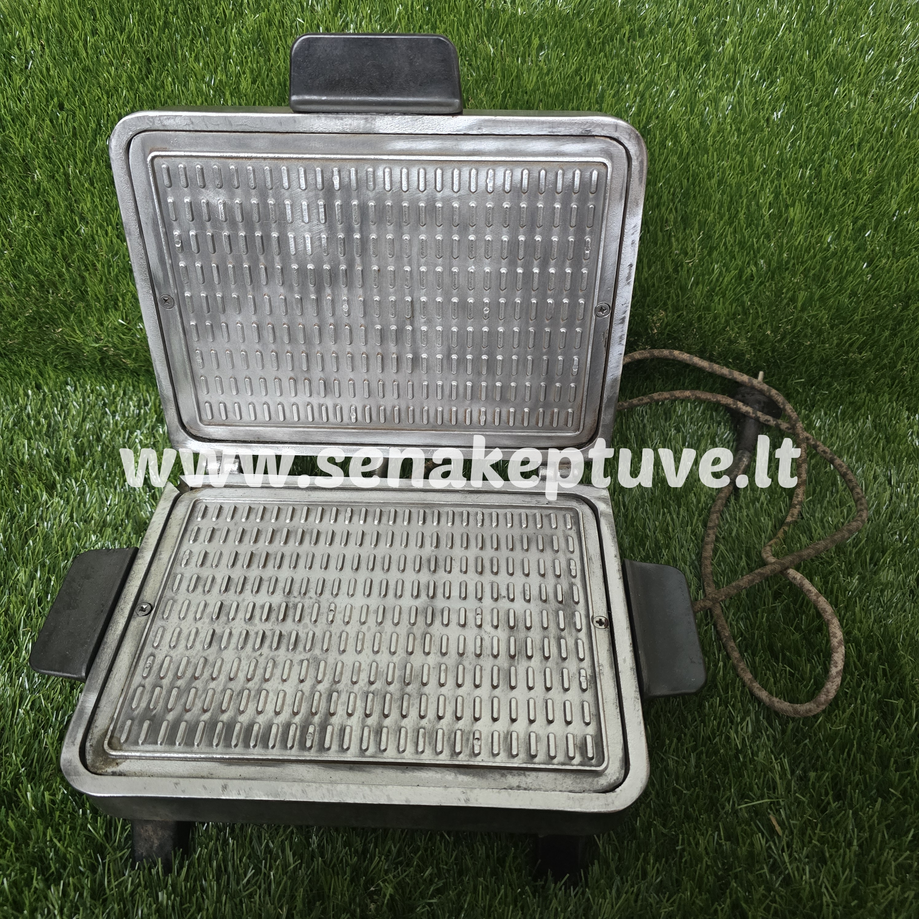 Senovinė elektrinė vaflinė su laidu (nuskilęs karščio reguliatorius)