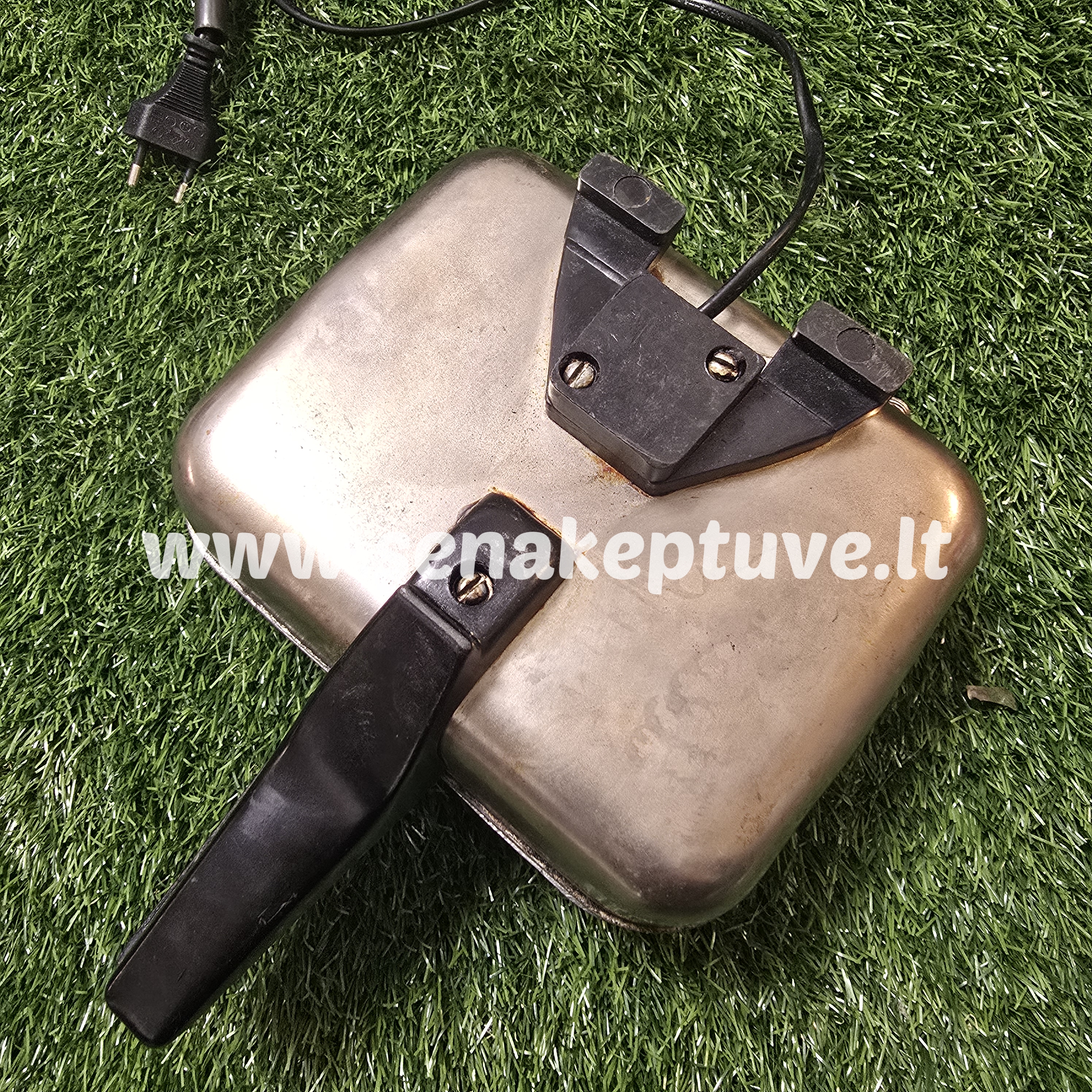 Senovinė elektrinė vaflinė su laidu