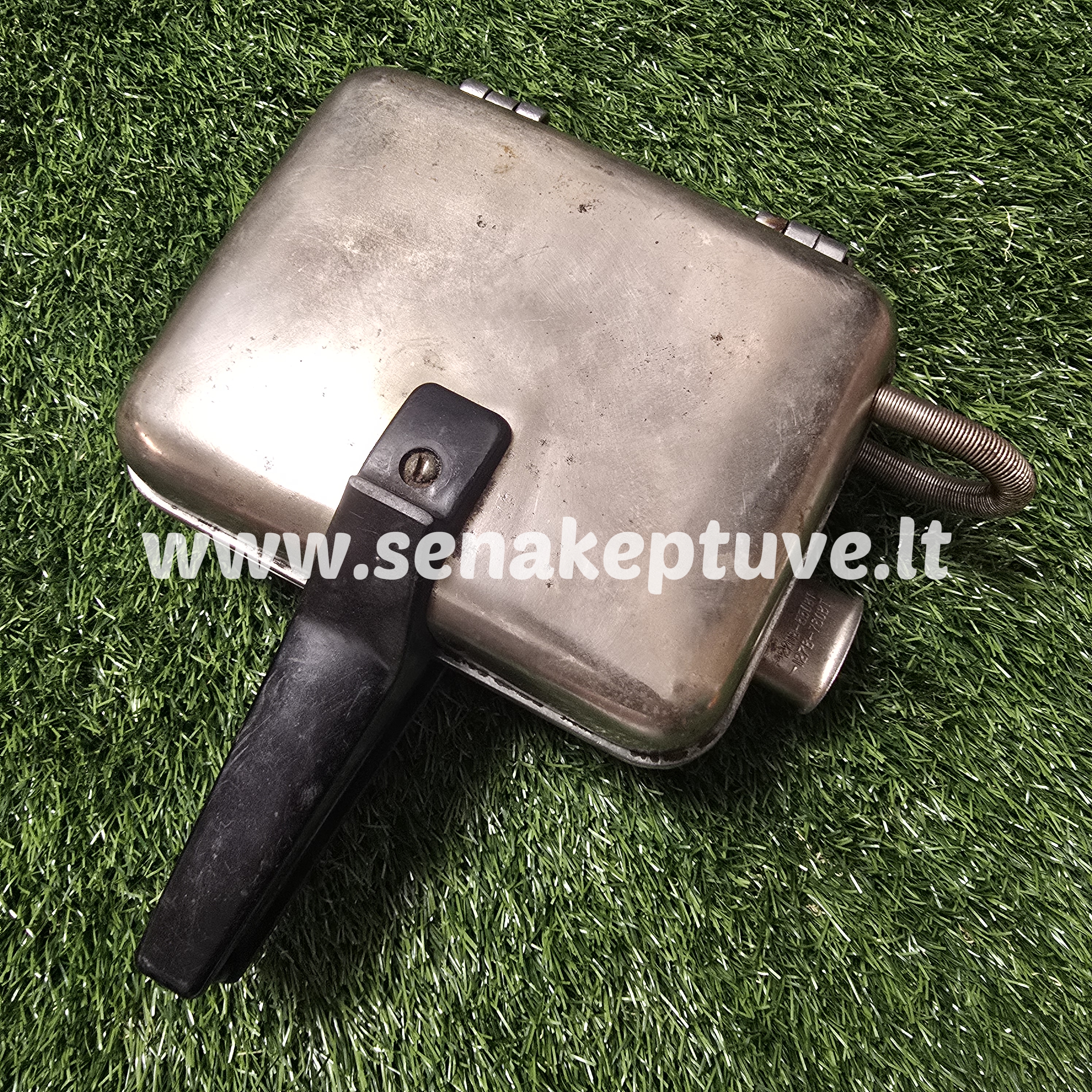 Senovinė elektrinė vaflinė su laidu