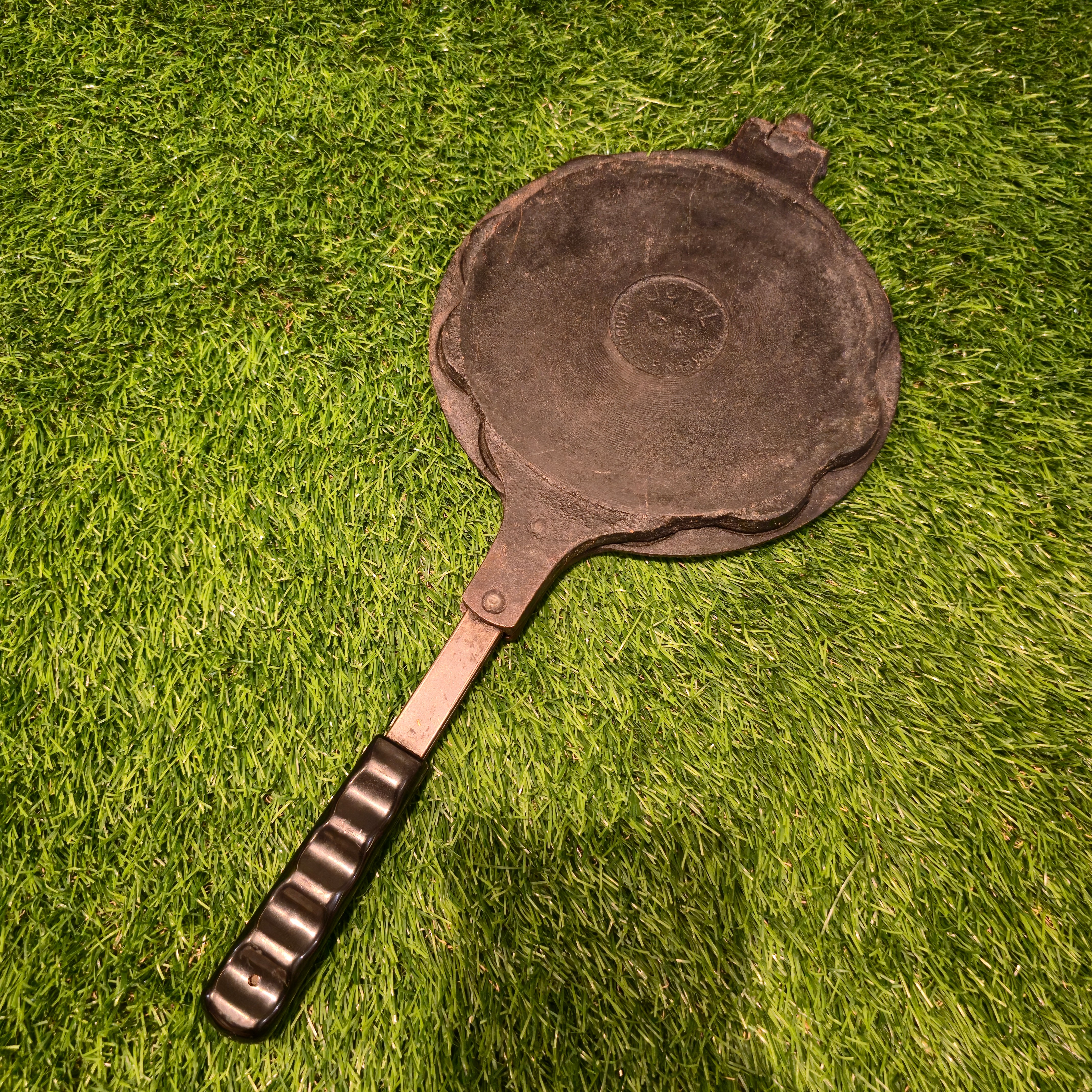 Ketaus čirvinių blynų keptuvė