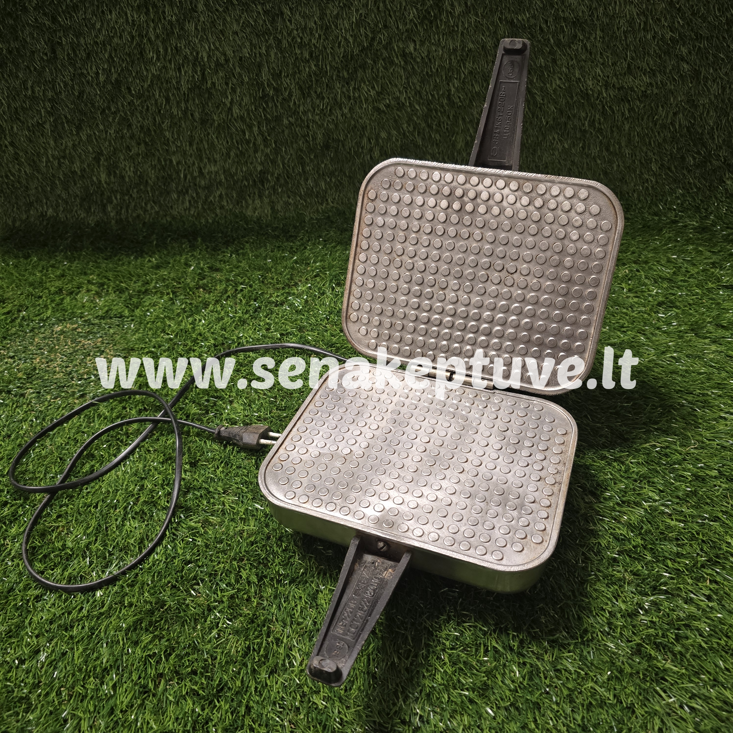 Senovinė elektrinė vaflinė su laidu