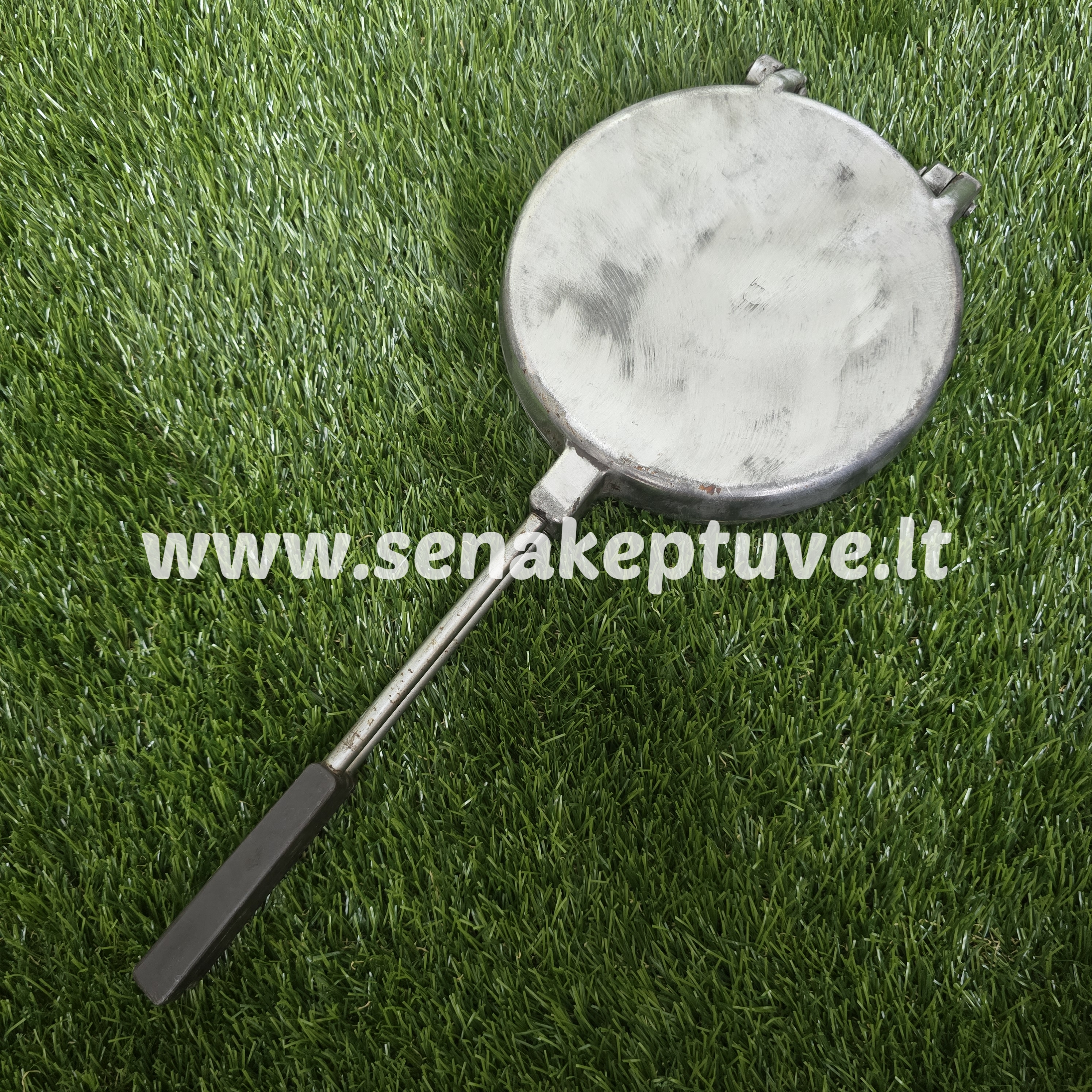 Senovinė asorti (2 gilės, 2 grybukai, 2 kriaušės, 2 kriauklytės, 2 gėlytės ir 2 kankorėžiai) keptuvė