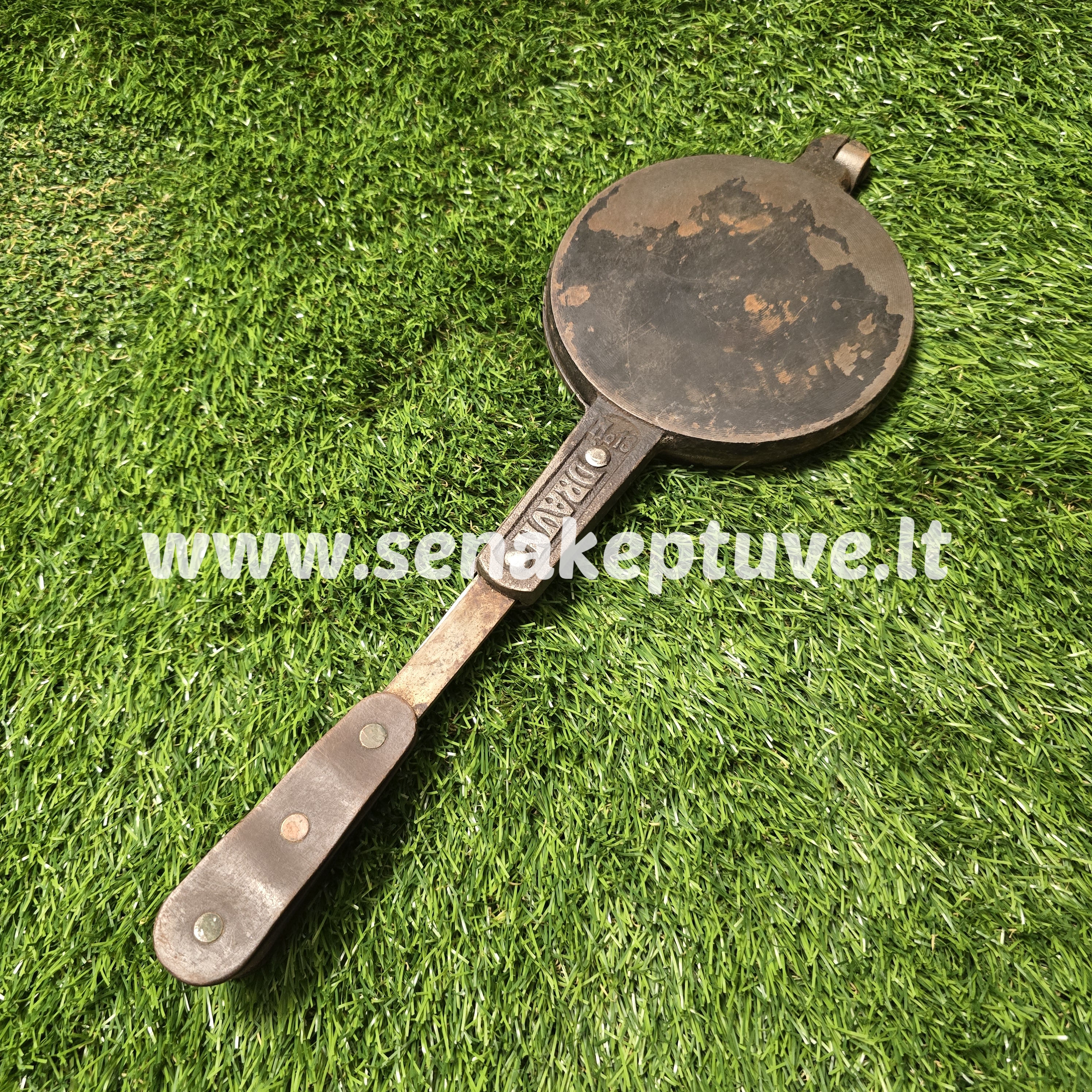 Senovinė ketaus plonų vaflių keptuvė