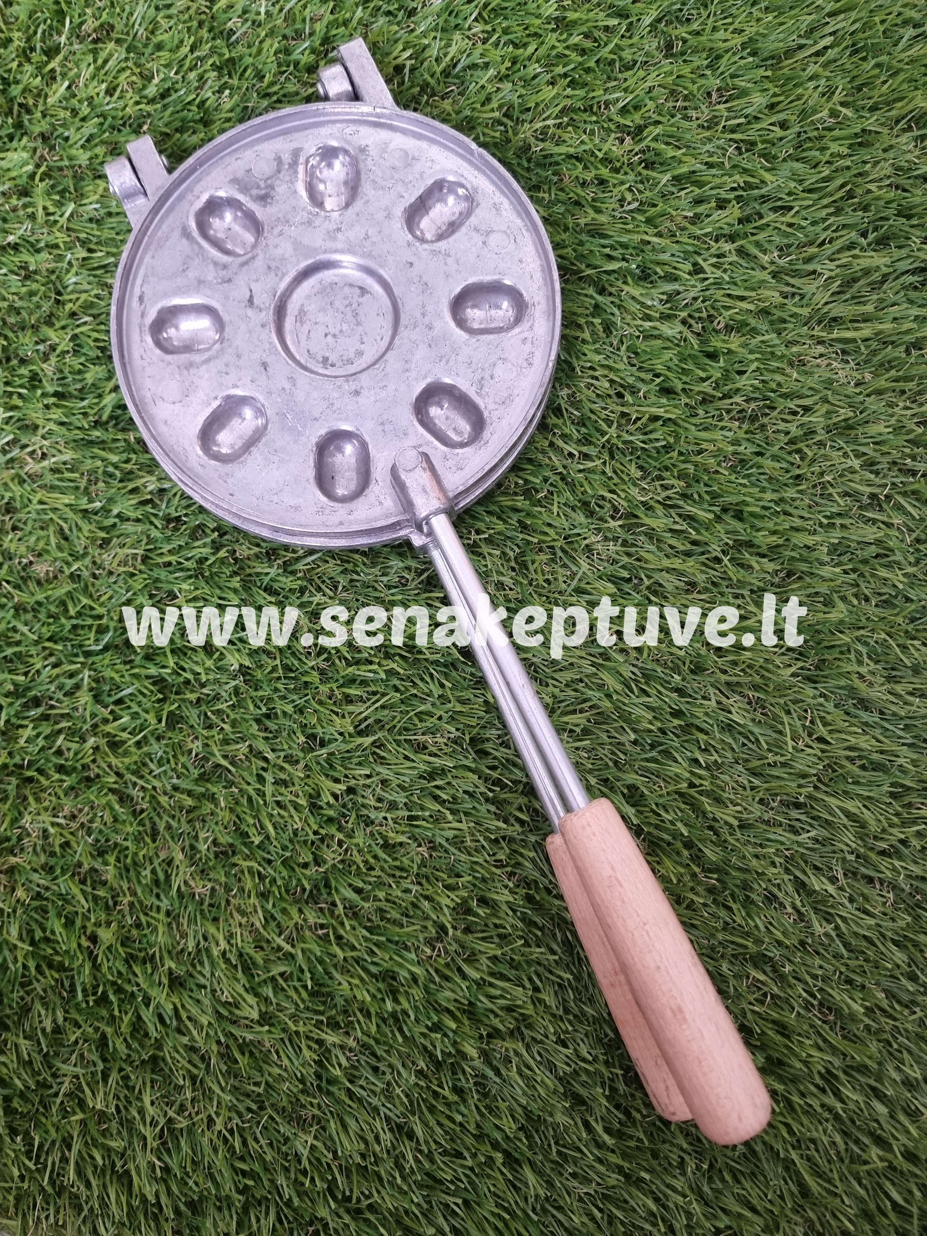 Šiuolaikinė riešutėlių keptuvė