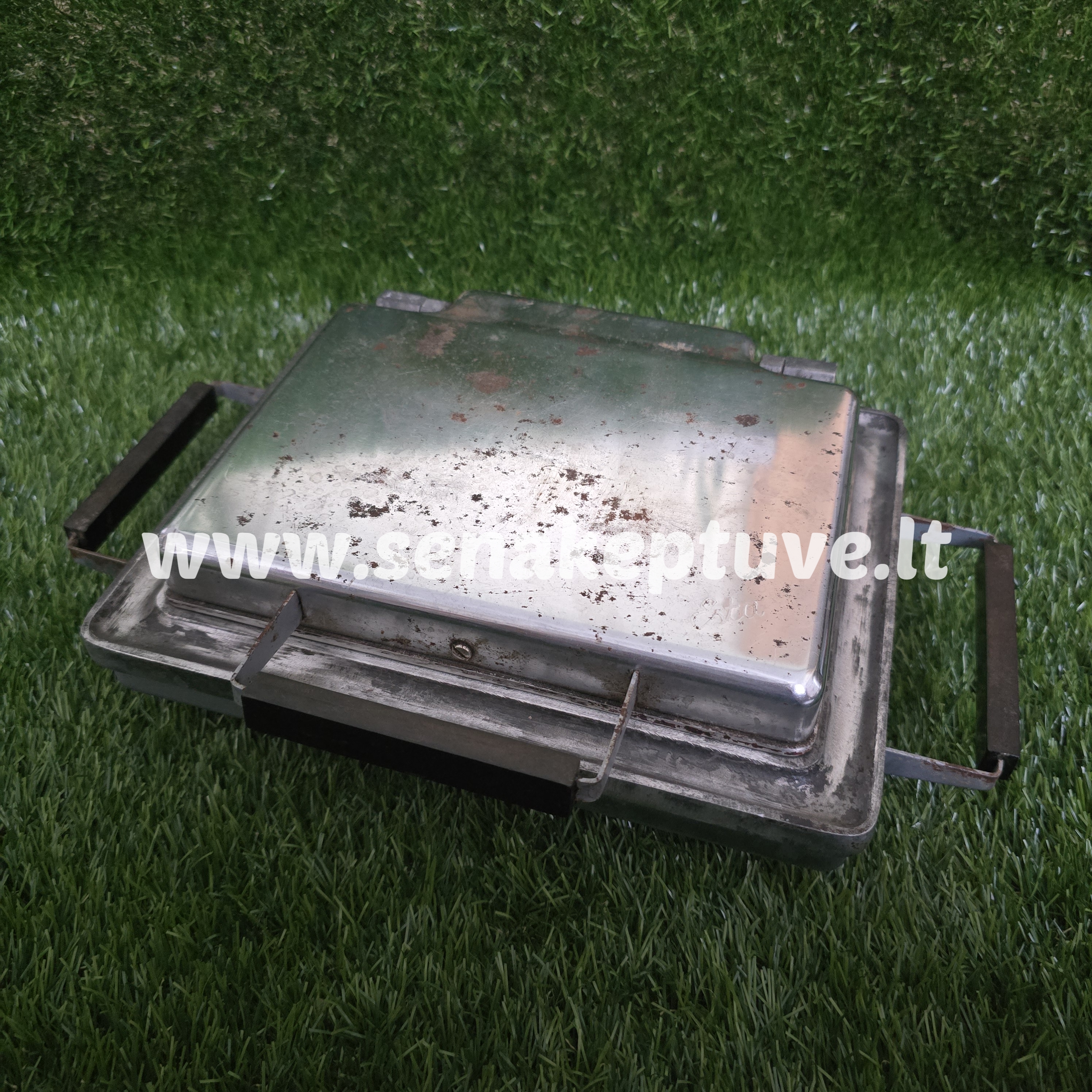 Senovinė elektrinė vaflinė su laidu ploniems vafliams