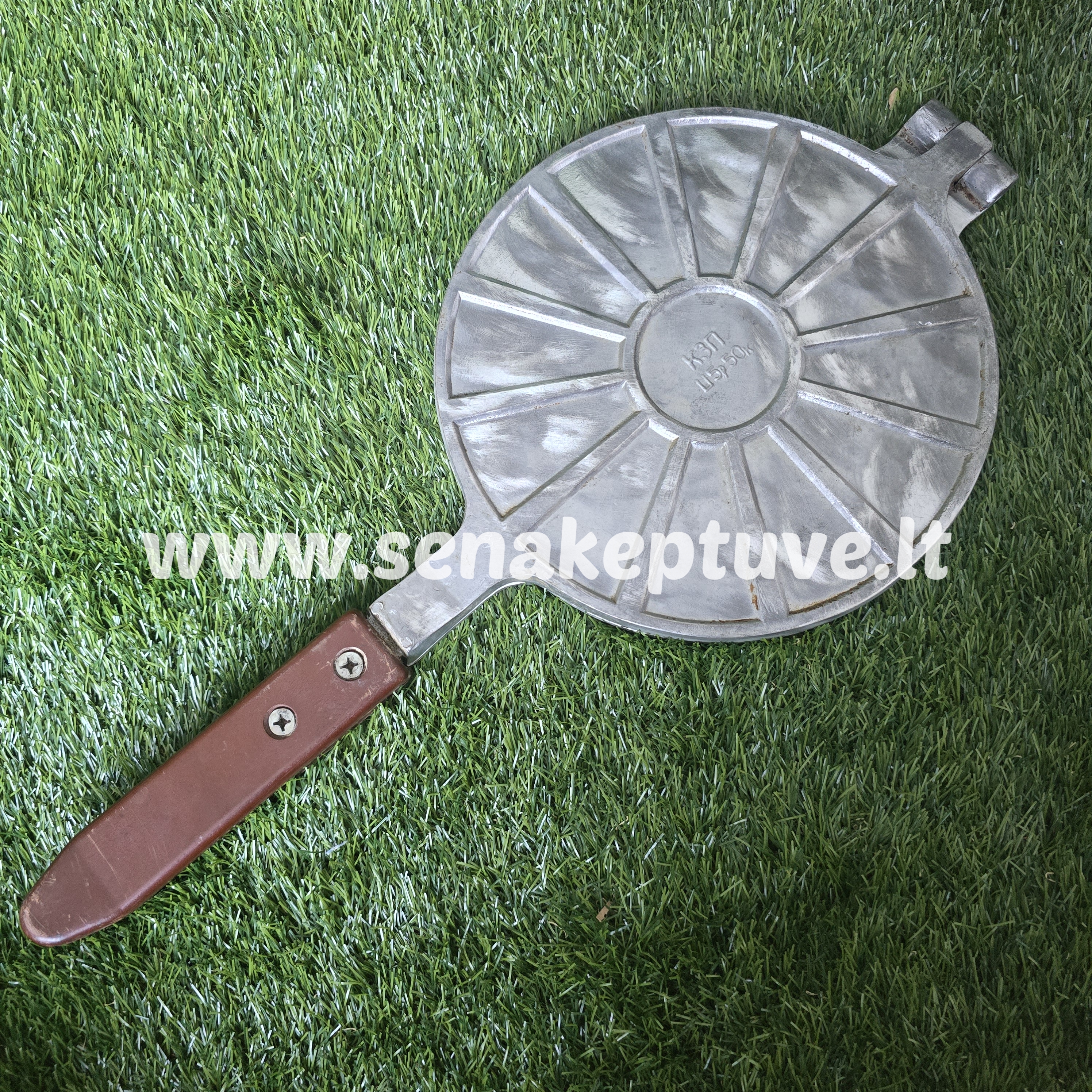 Senovinė vaflių keptuvė