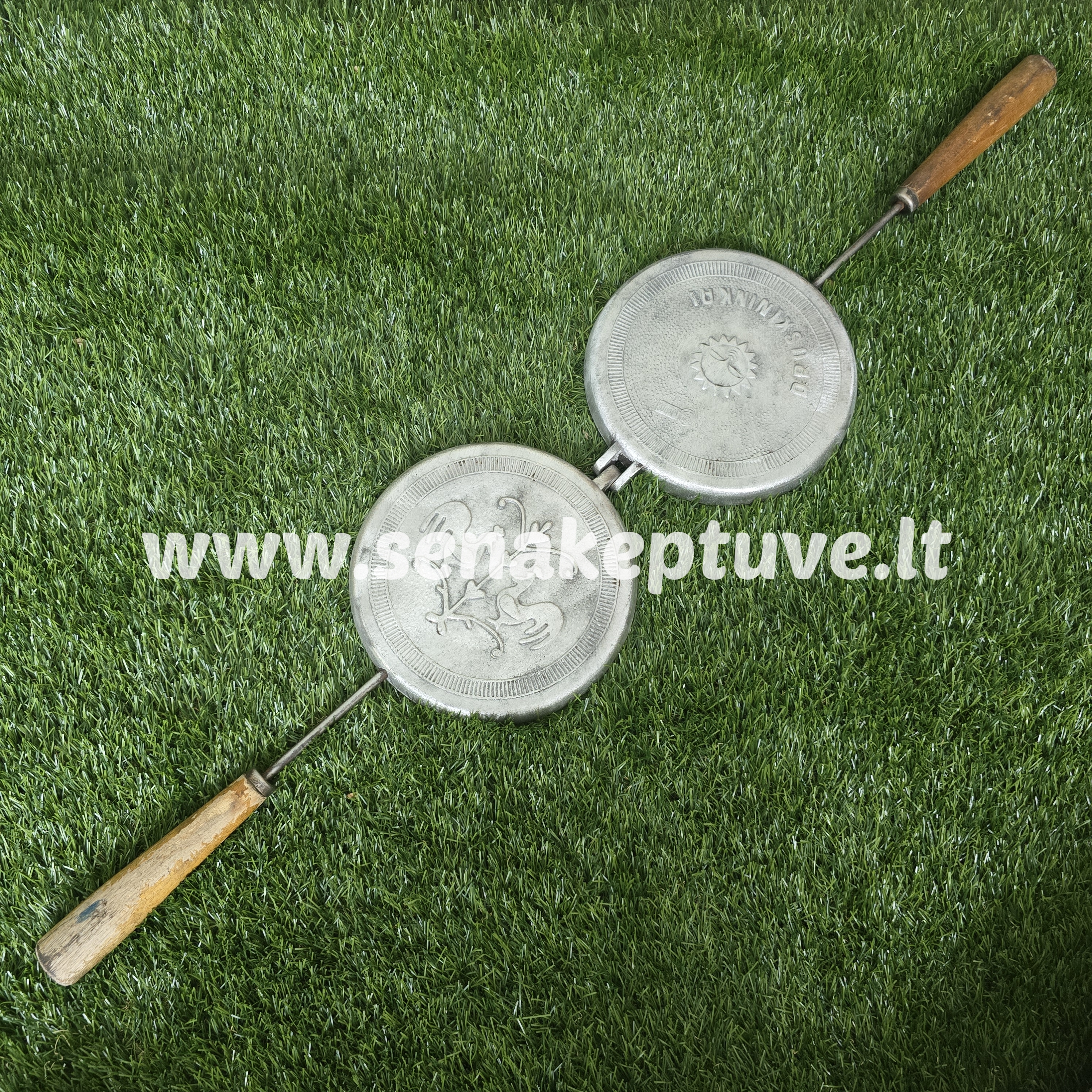 Senovinė gaidelių keptuvė