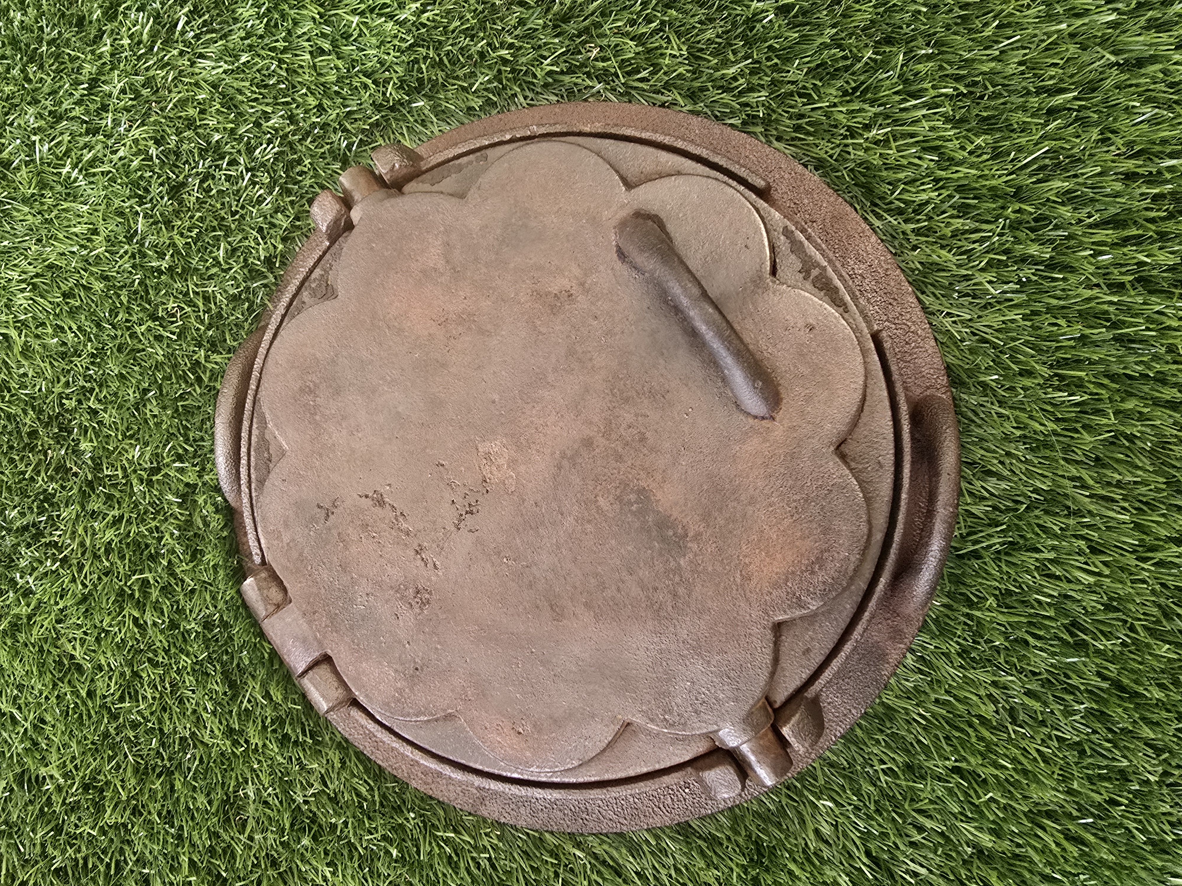 Senovinė vartoma čirvinių blynų keptuvė su rinkėmis