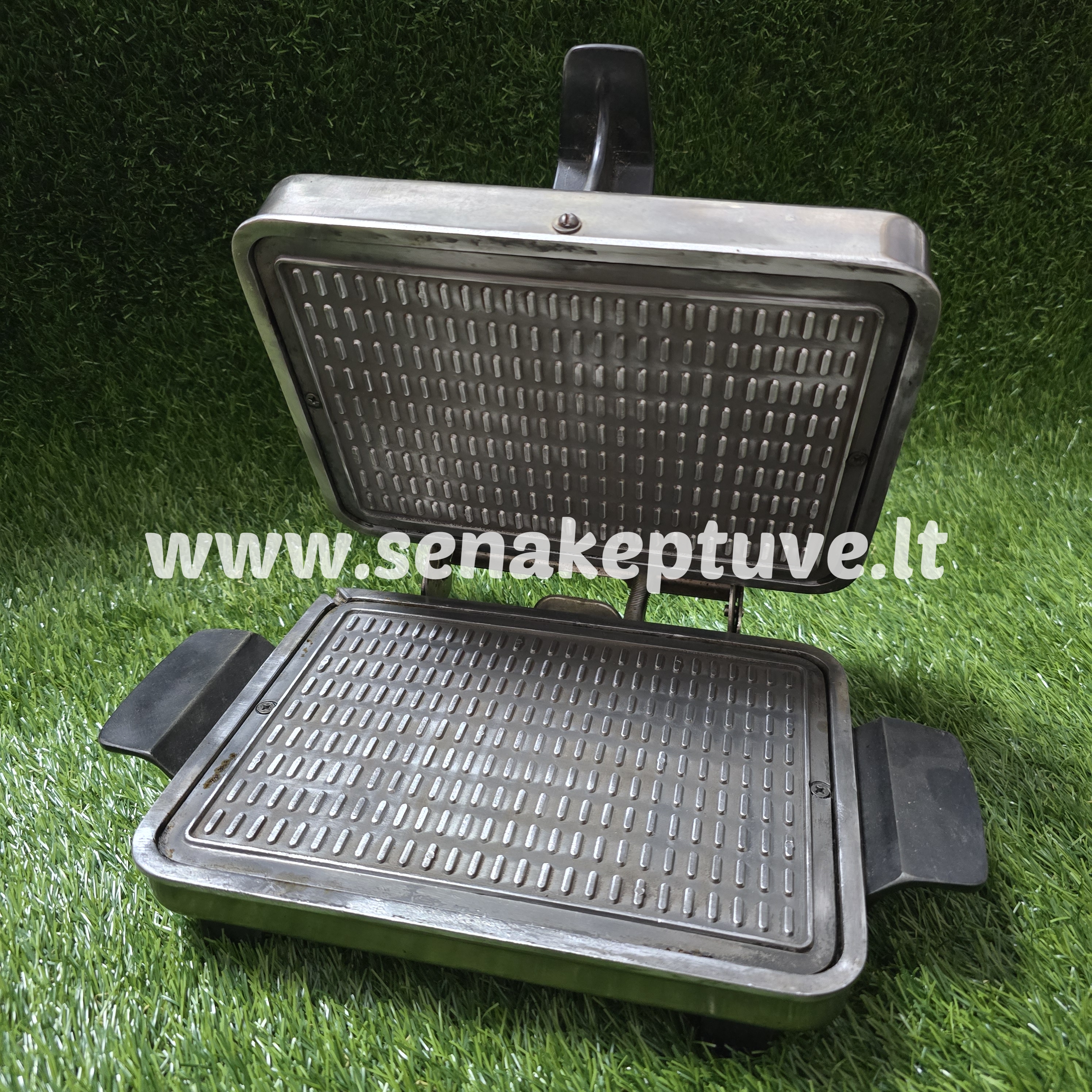 Senovinė elektrinė vaflinė su laidu