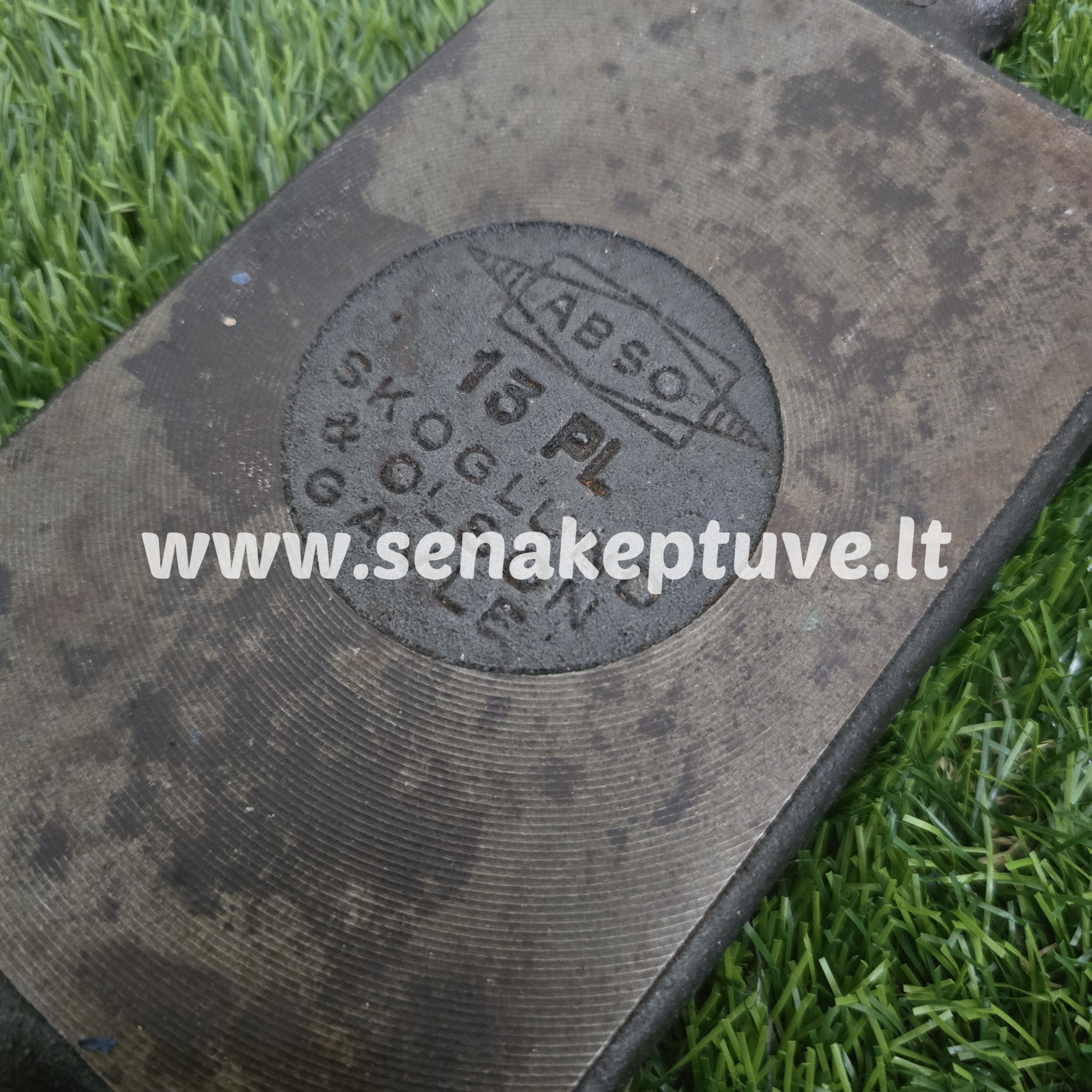 Senovinė ketaus plonų vaflių keptuvė