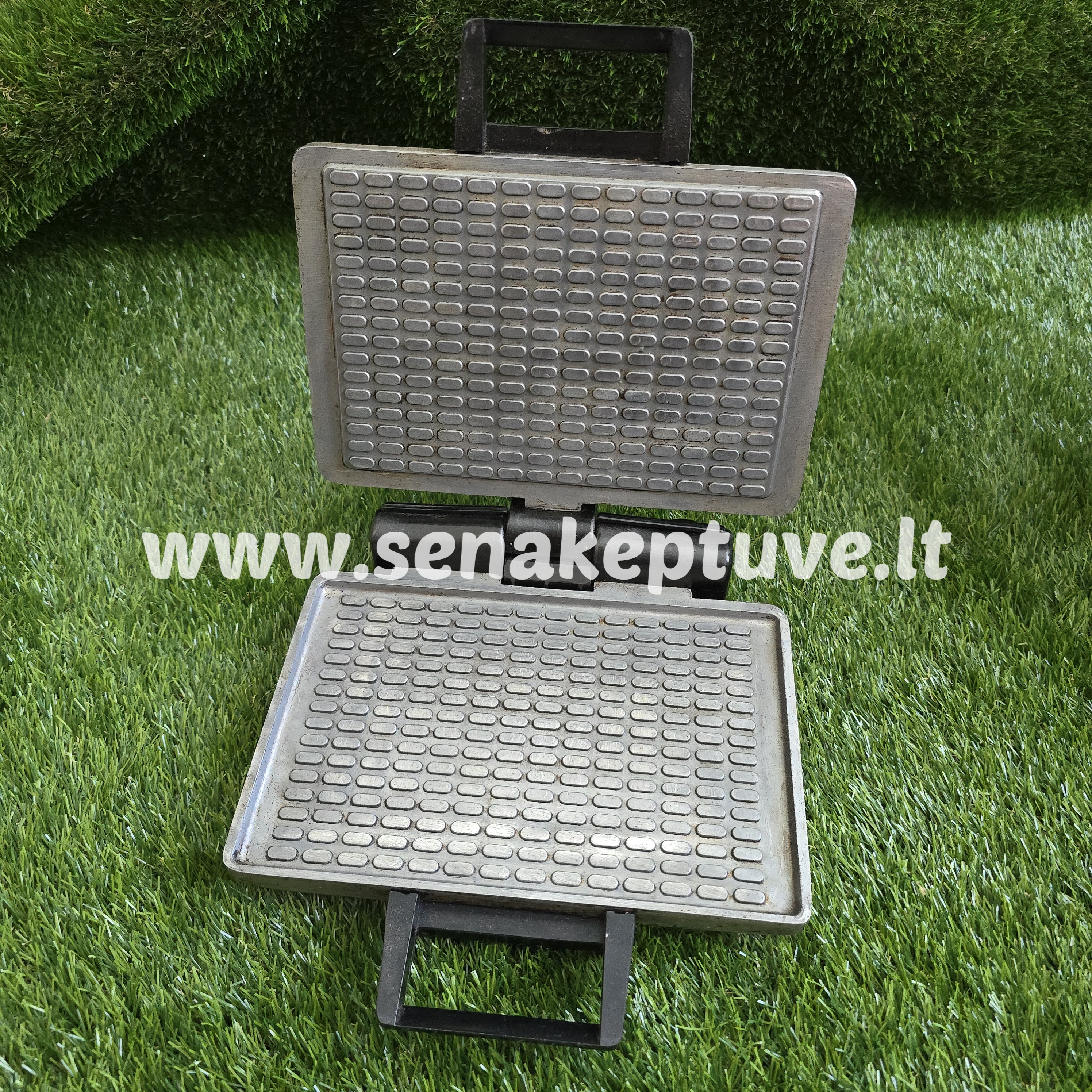 Senovinė elektrinė vaflinė su laidu