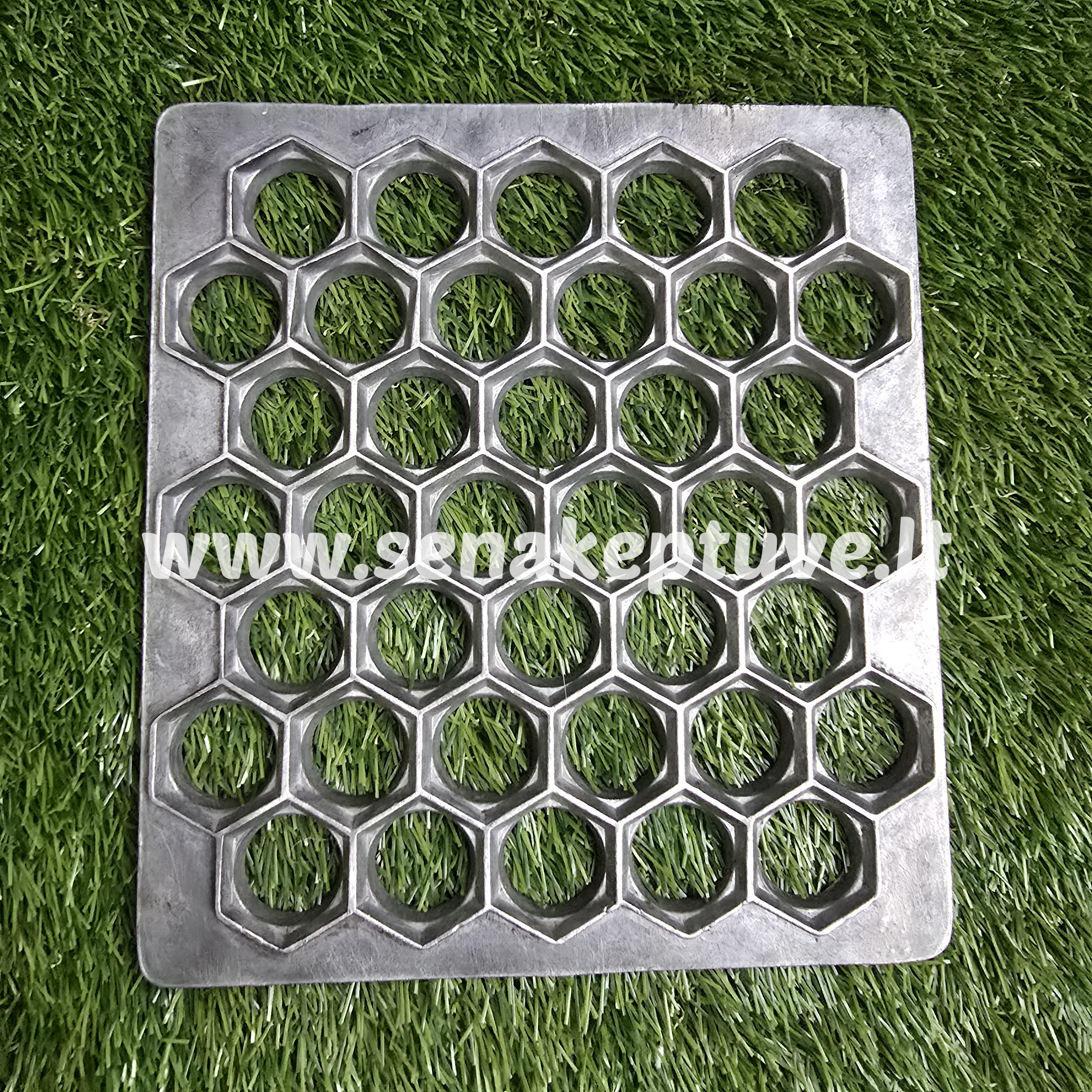 Senovinė koldūnų kepimo forma