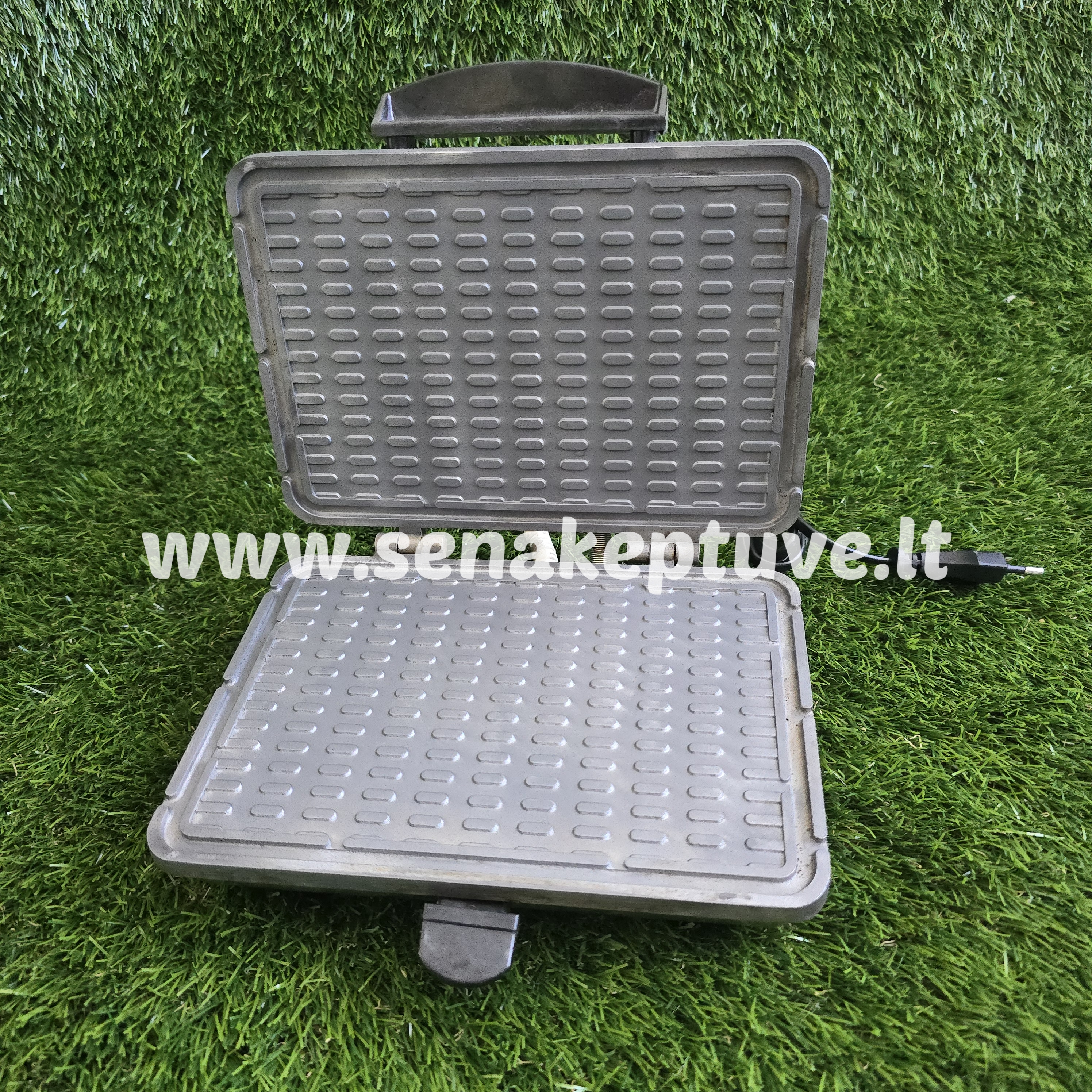 Senovinė elektrinė vaflinė su laidu