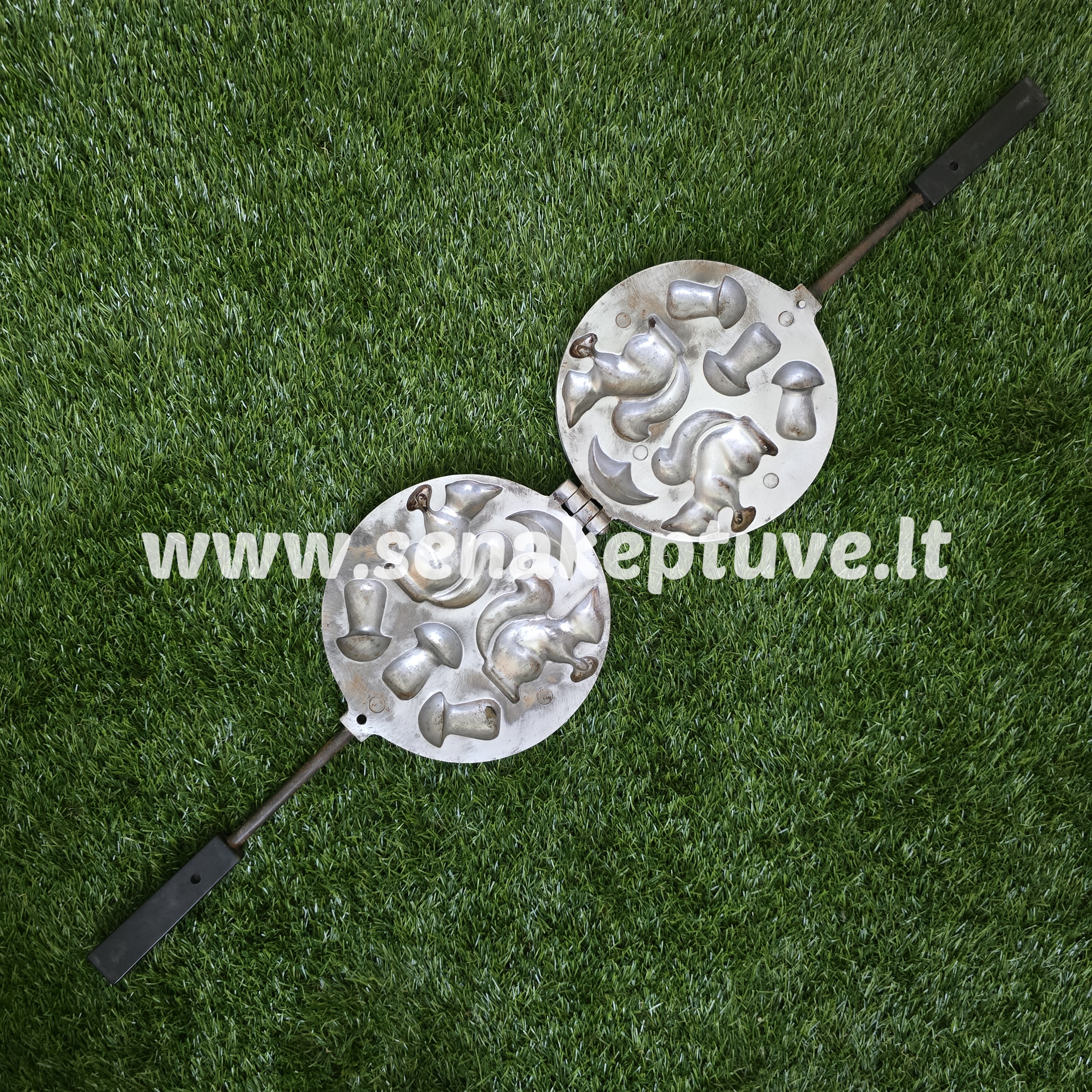 Senovinė asorti keptuvė (2 voveraitės ir 3 grybukai)