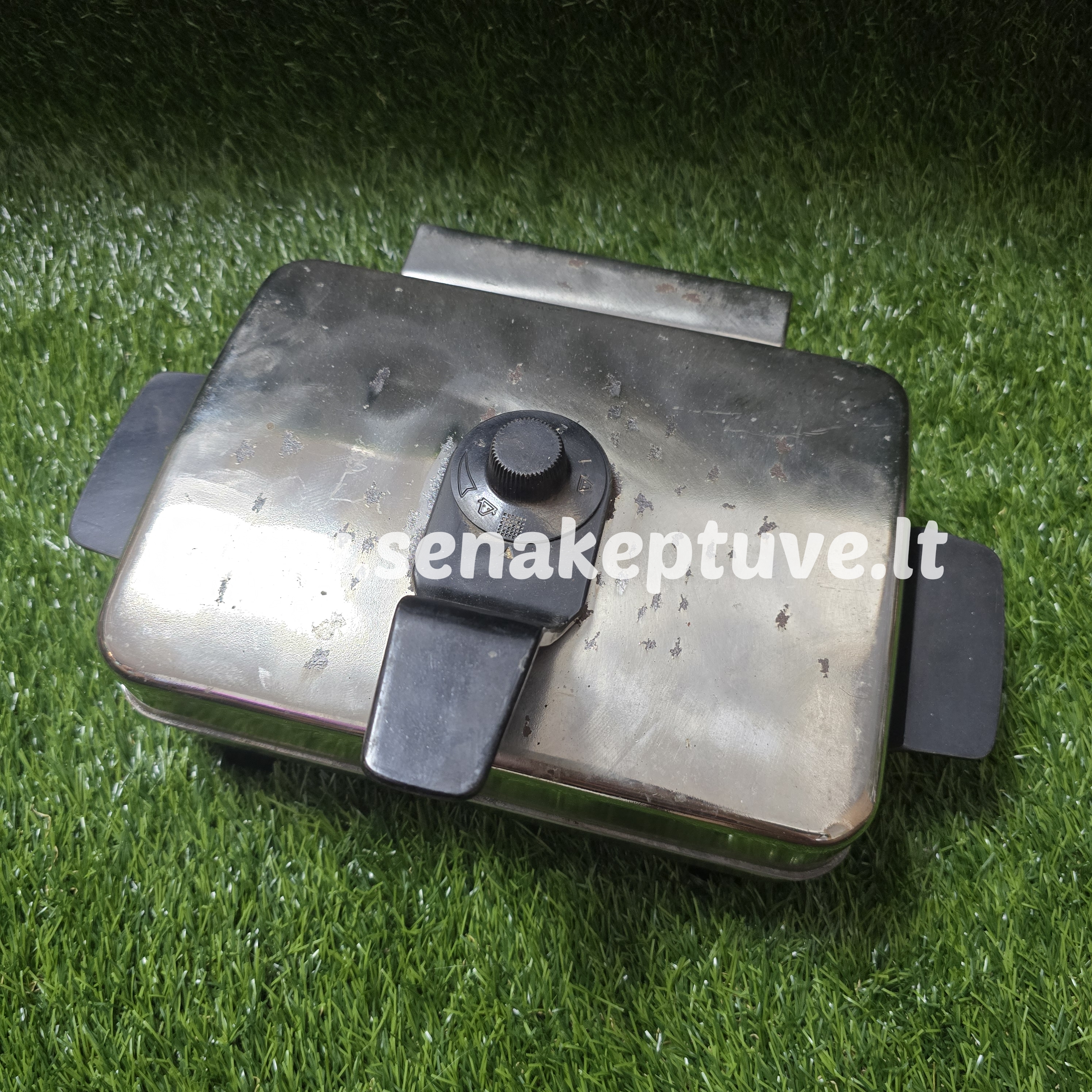 Senovinė elektrinė vaflinė su laidu