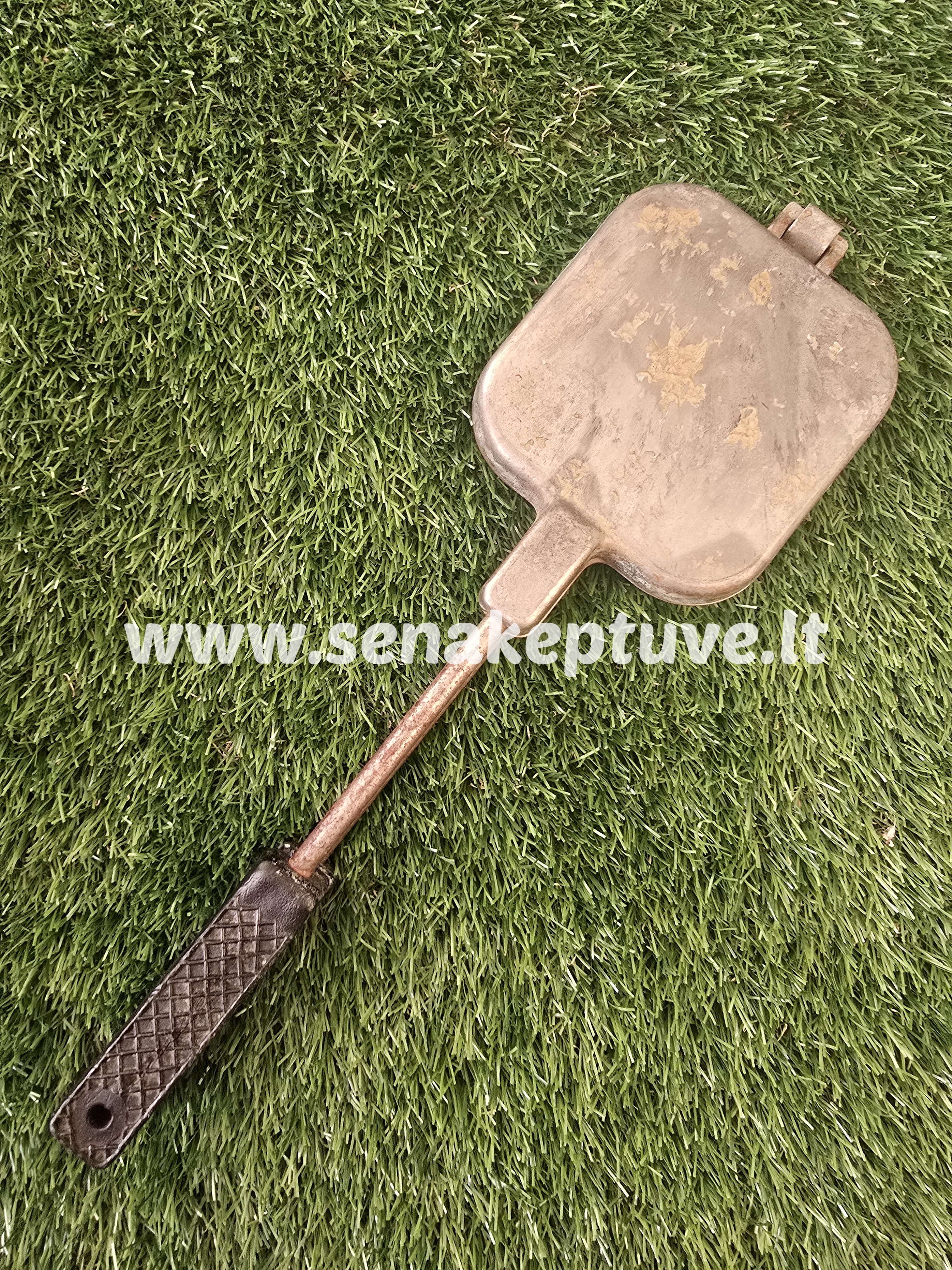 Senovinė meškučių keptuvė