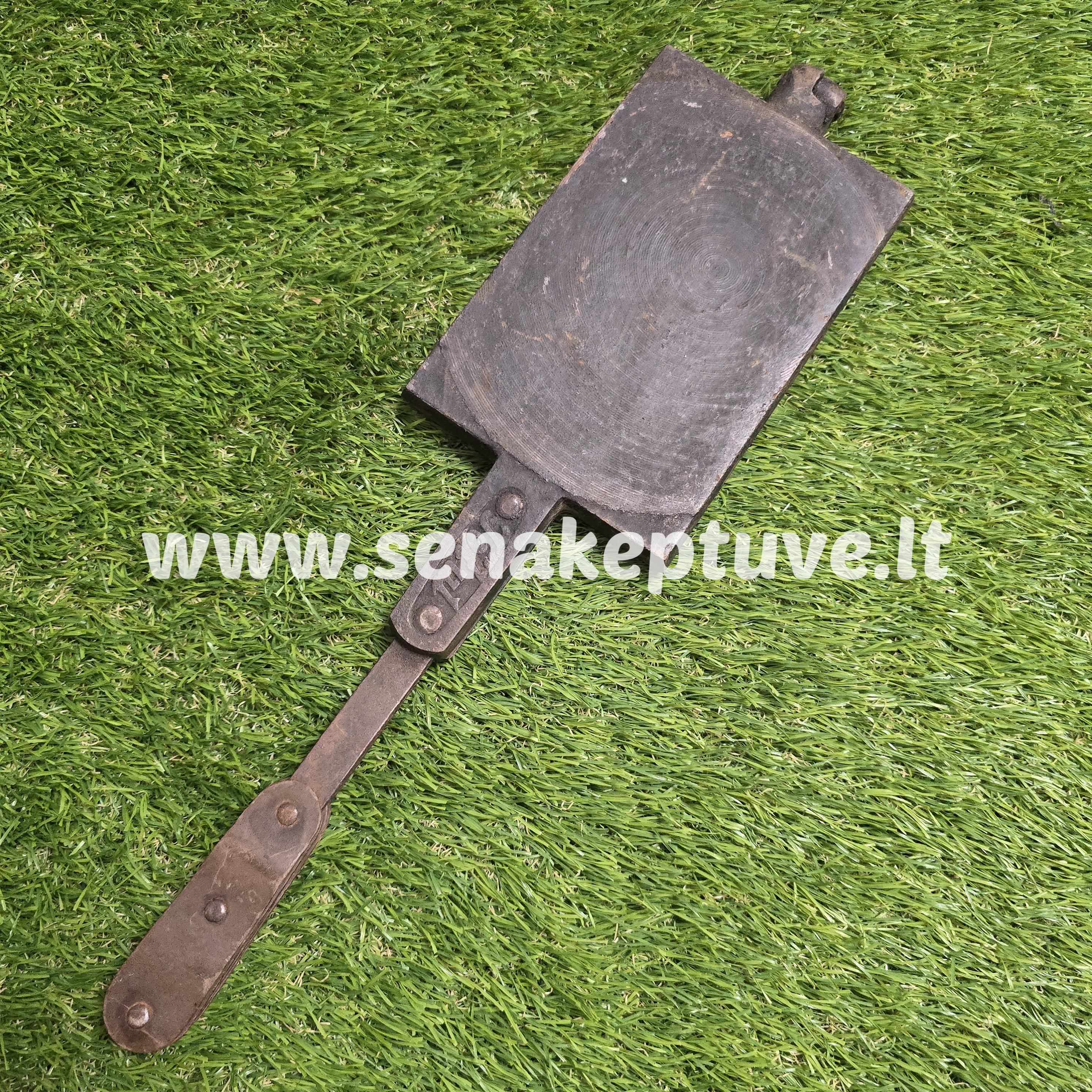 Senovinė ketaus plonų vaflių keptuvė