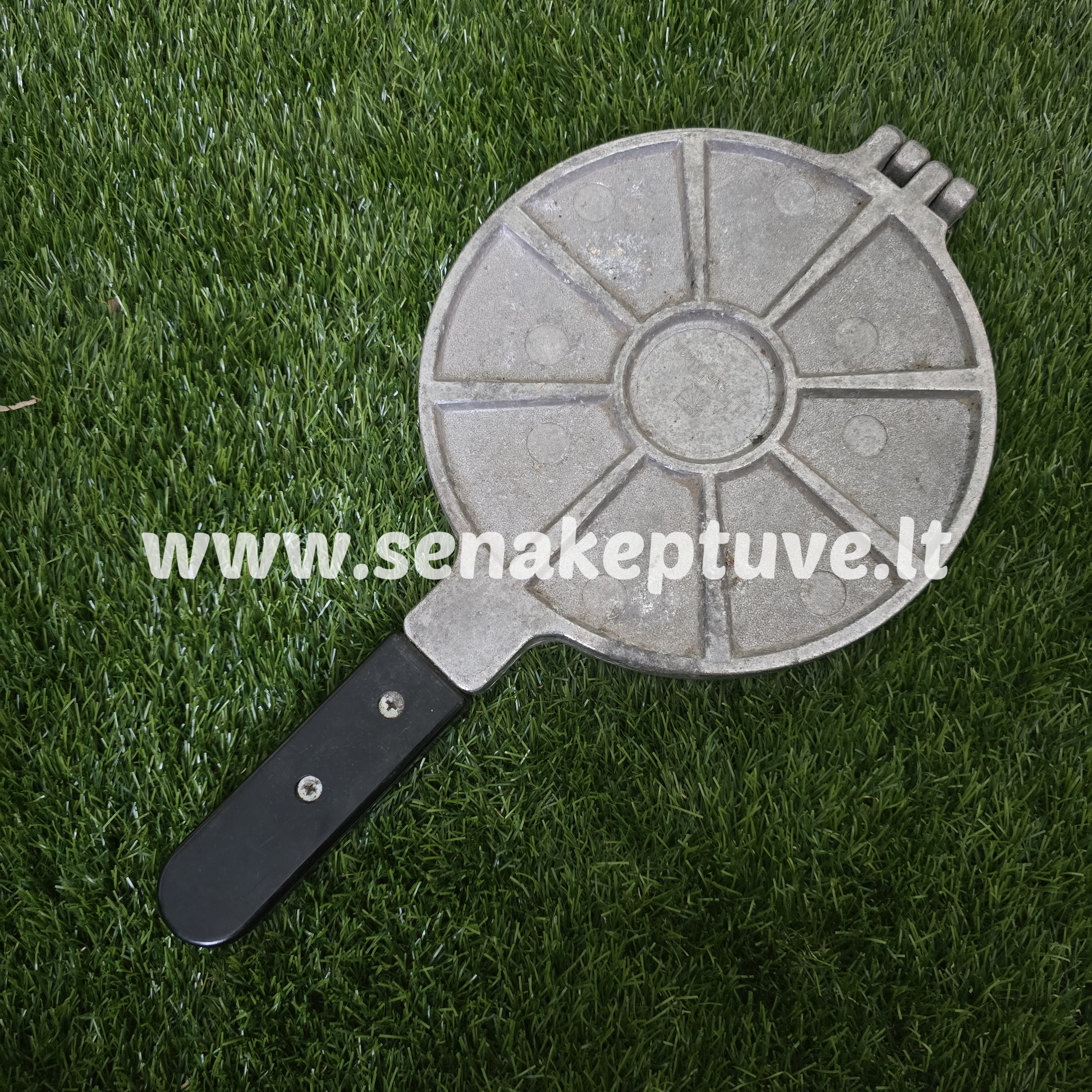 Senovinė vaflių keptuvė