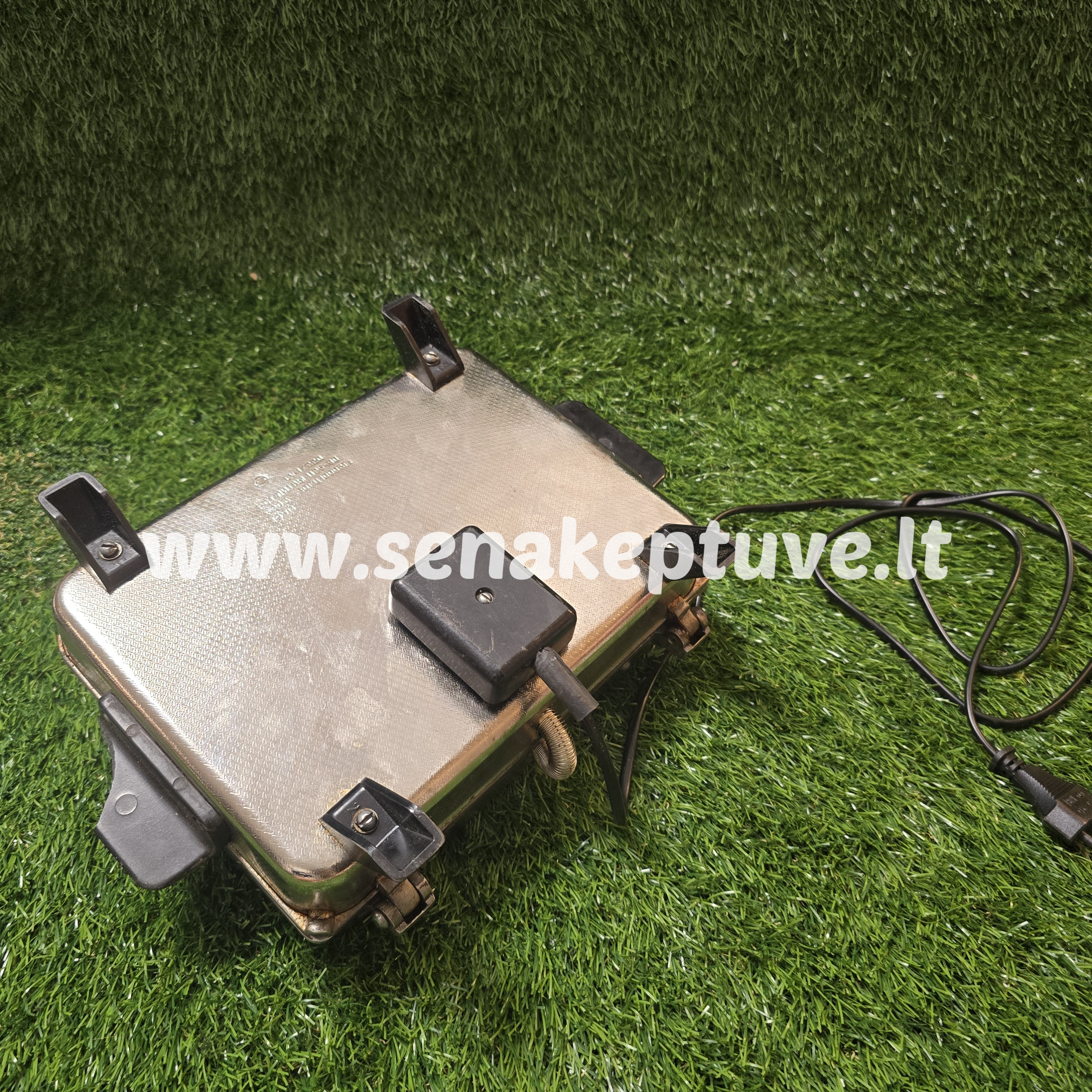 Senovinė elektrinė vaflinė su laidu (nuskilusi šoninė rankena)