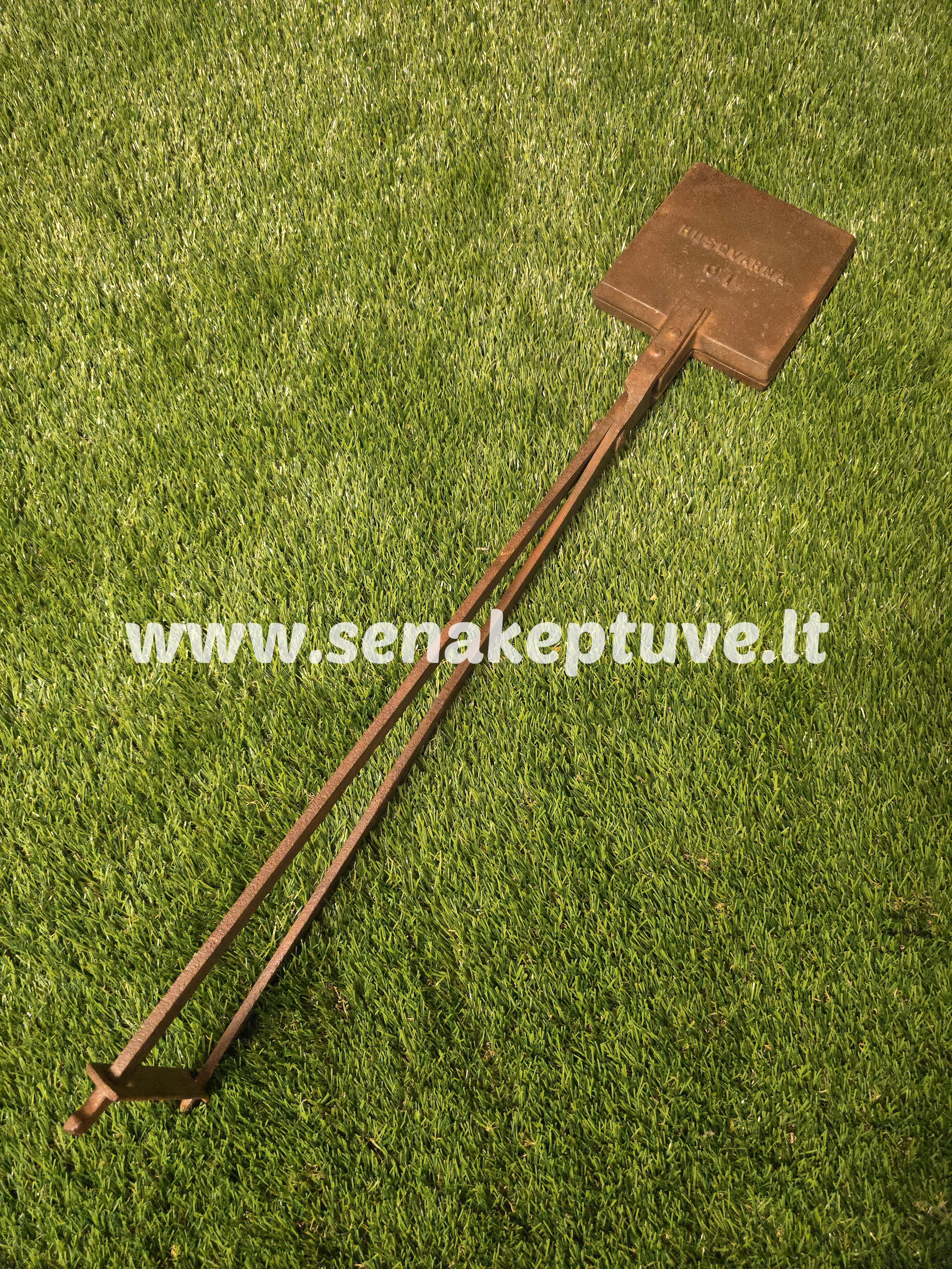 Senovinė ketaus plonų vaflių keptuvė Husqvarna