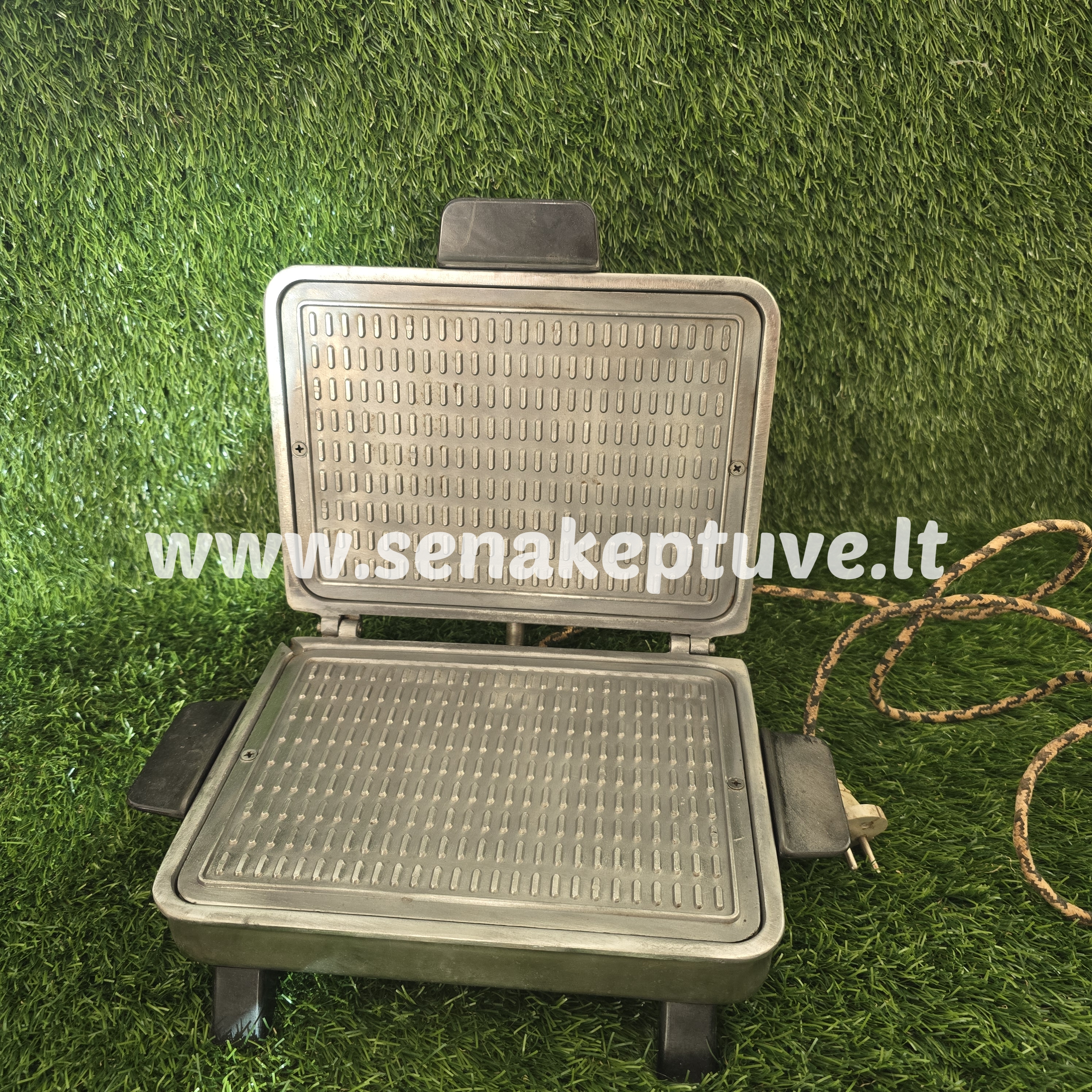 Senovinė elektrinė vaflinė su laidu (nežymiai įskilęs karščio reguliatorius)