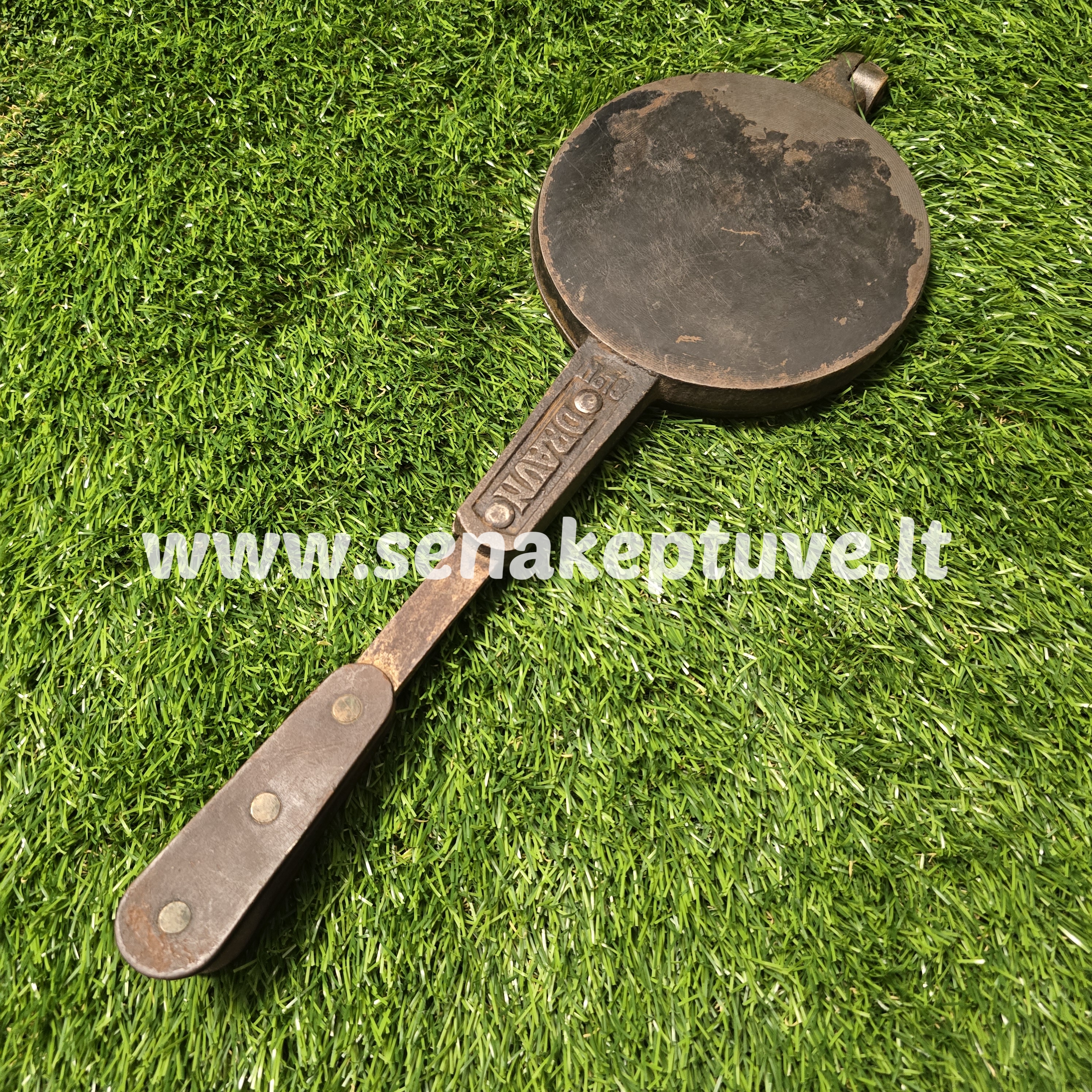 Senovinė ketaus plonų vaflių keptuvė