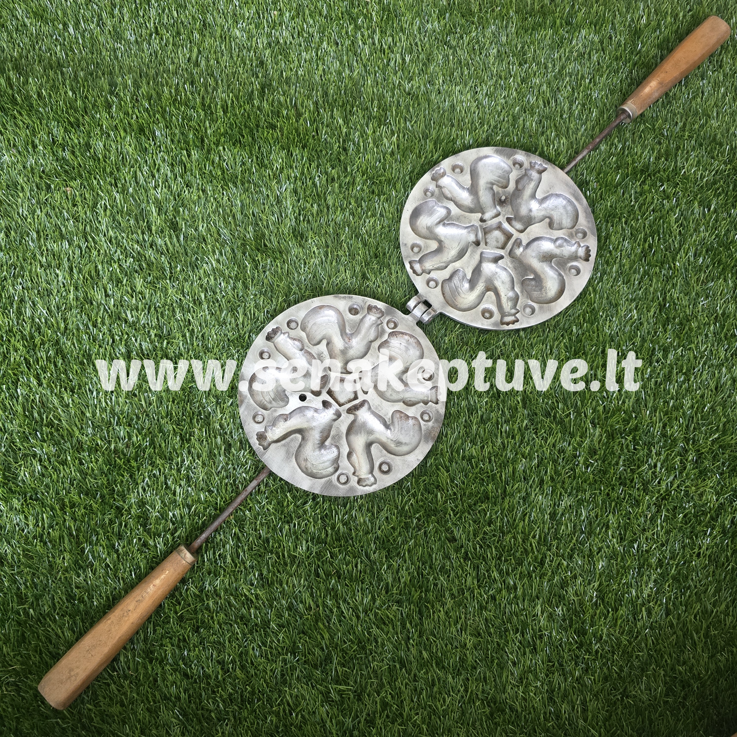 Senovinė gaidelių keptuvė