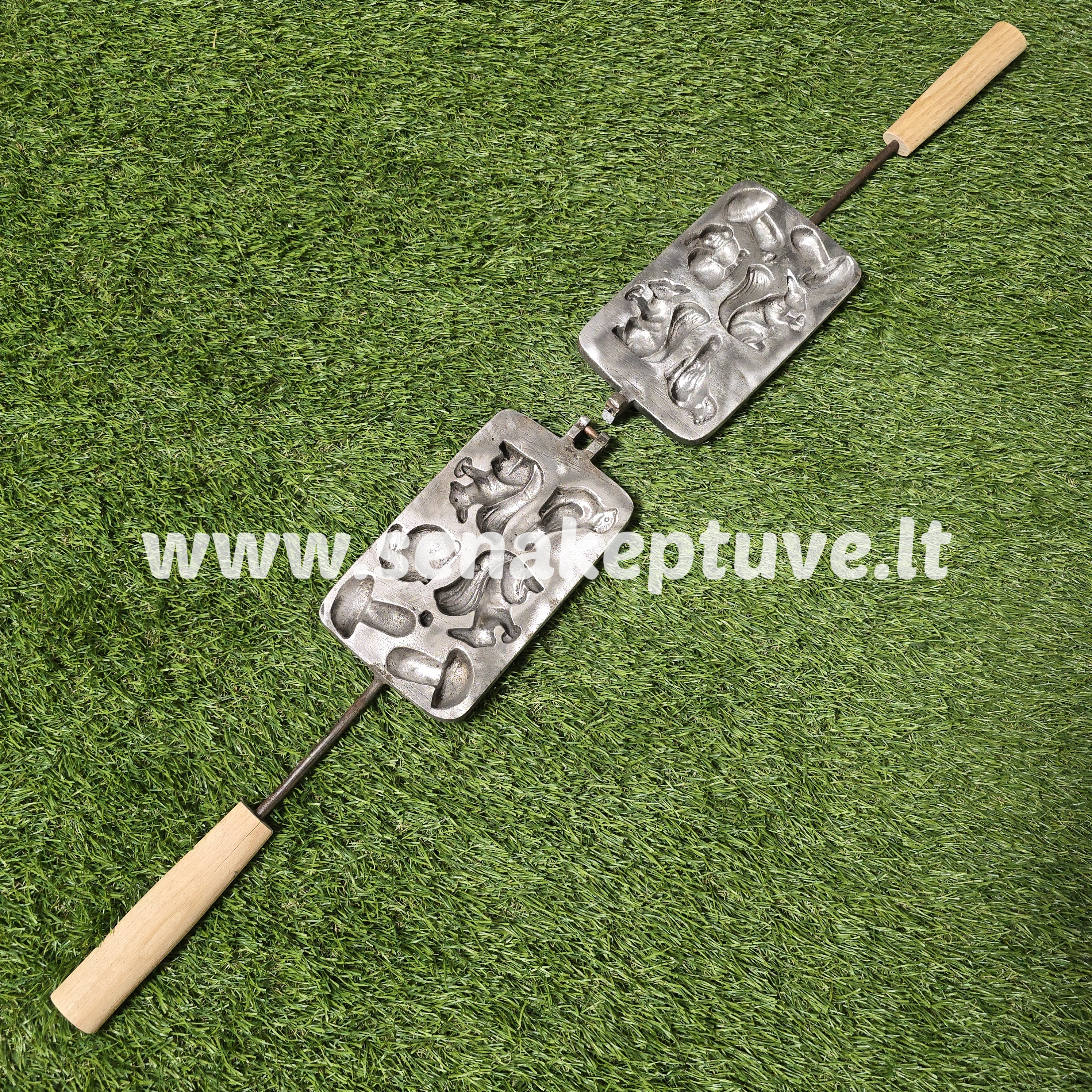 Senovinė asorti keptuvė (paukštelis, zuikutis, 2 voverės, 2 grybukai) - (vyrio defektas)