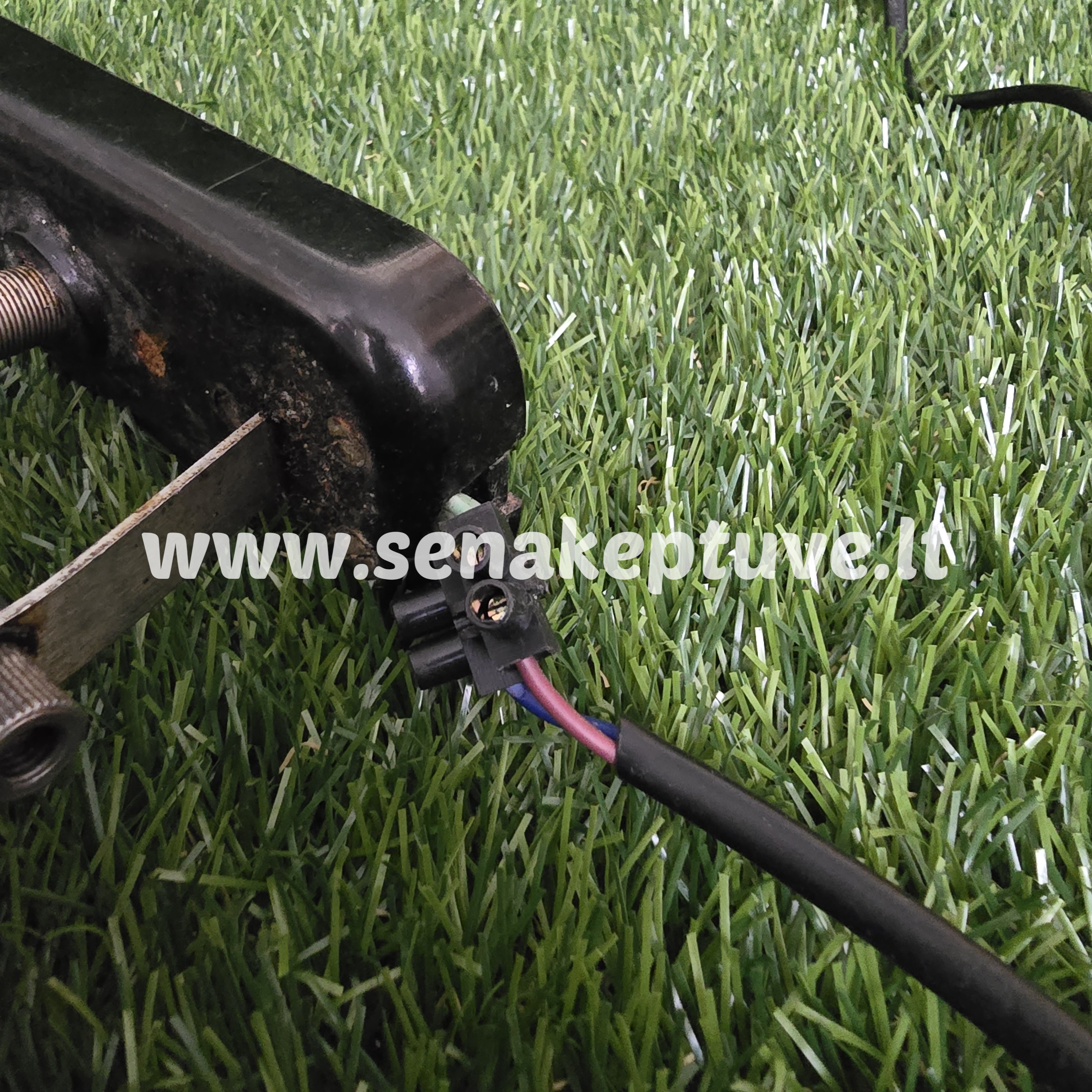 Senovinė elektrinė vaflinė su laidu (kliba rankena)