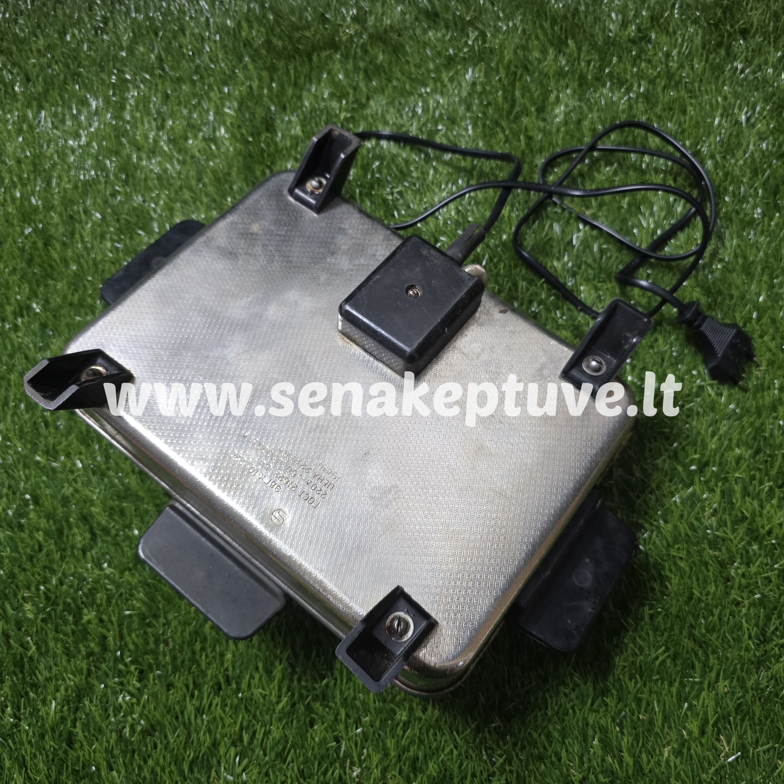 Senovinė elektrinė vaflinė su laidu