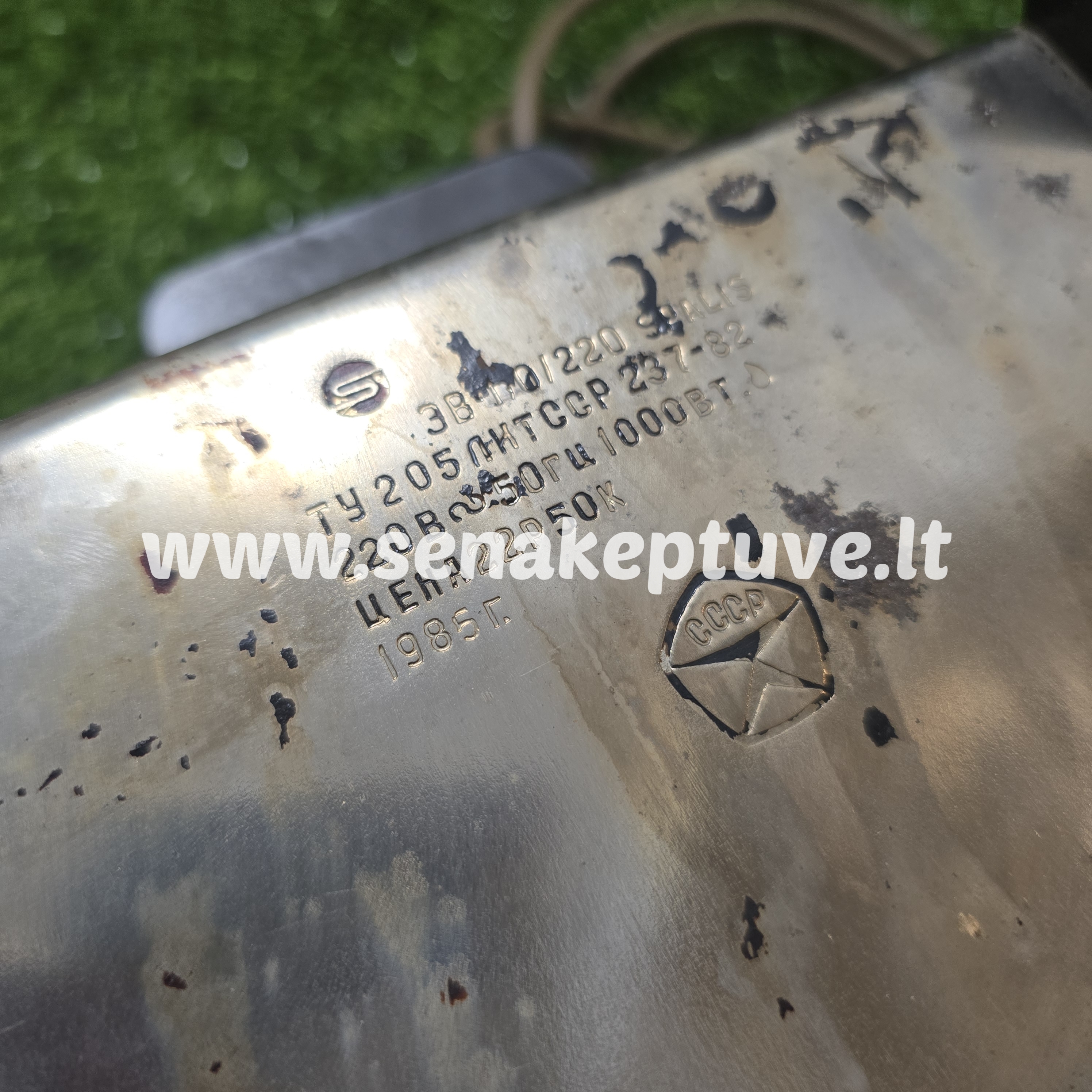 Senovinė elektrinė vaflinė su laidu (įskilęs karščio reguliatorius)