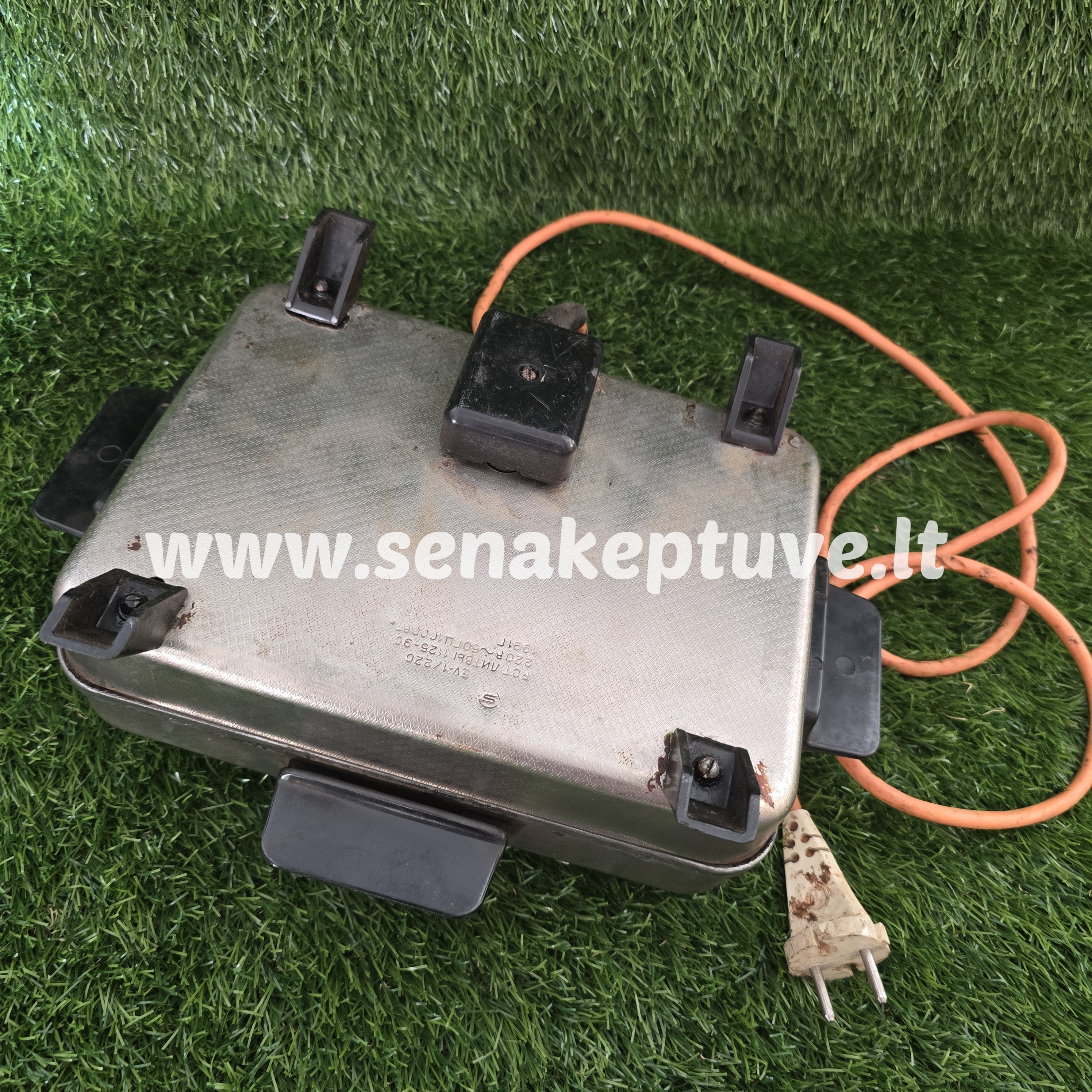 Senovinė elektrinė vaflinė su laidu