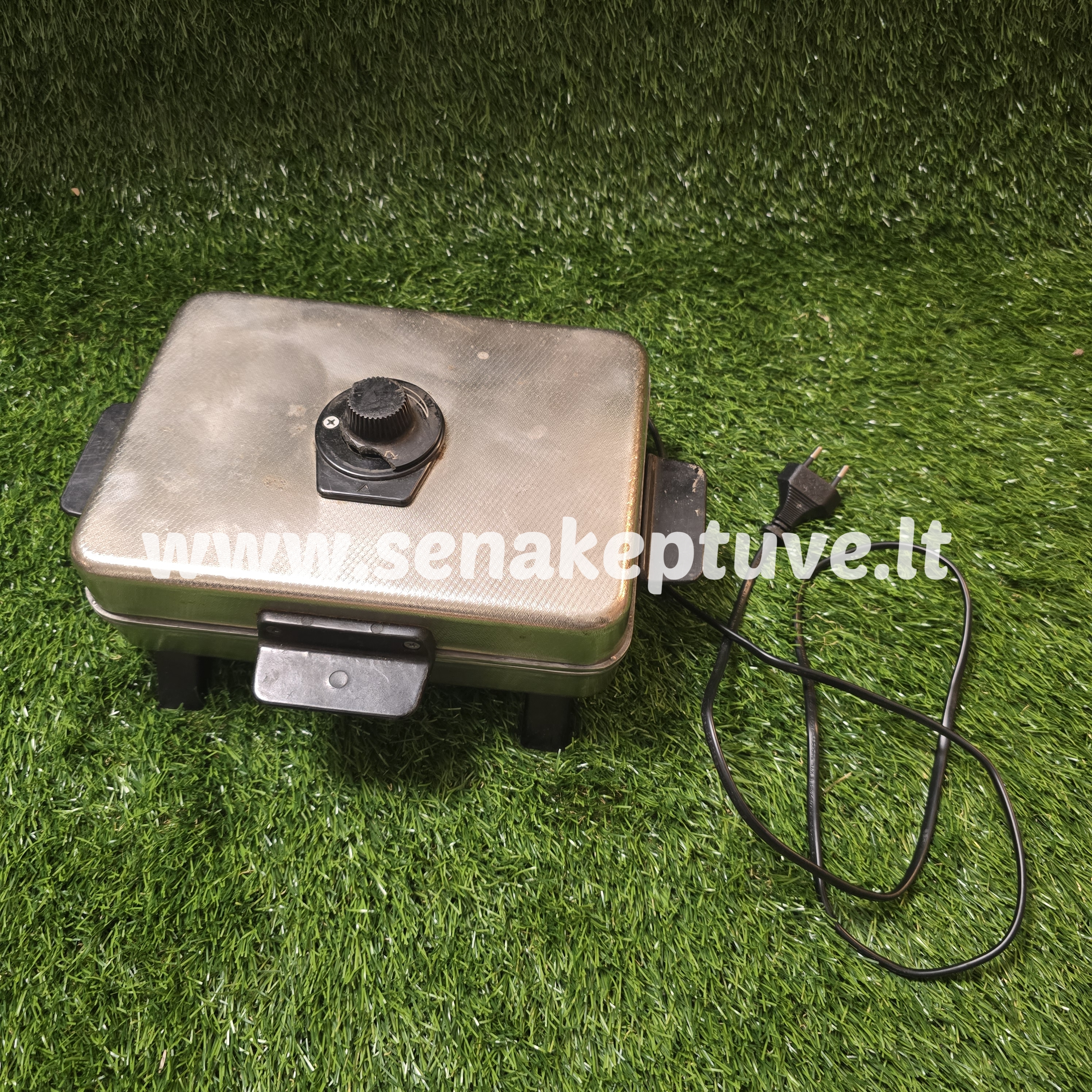 Senovinė elektrinė vaflinė su laidu (nuskilęs karščio reguliatorius)