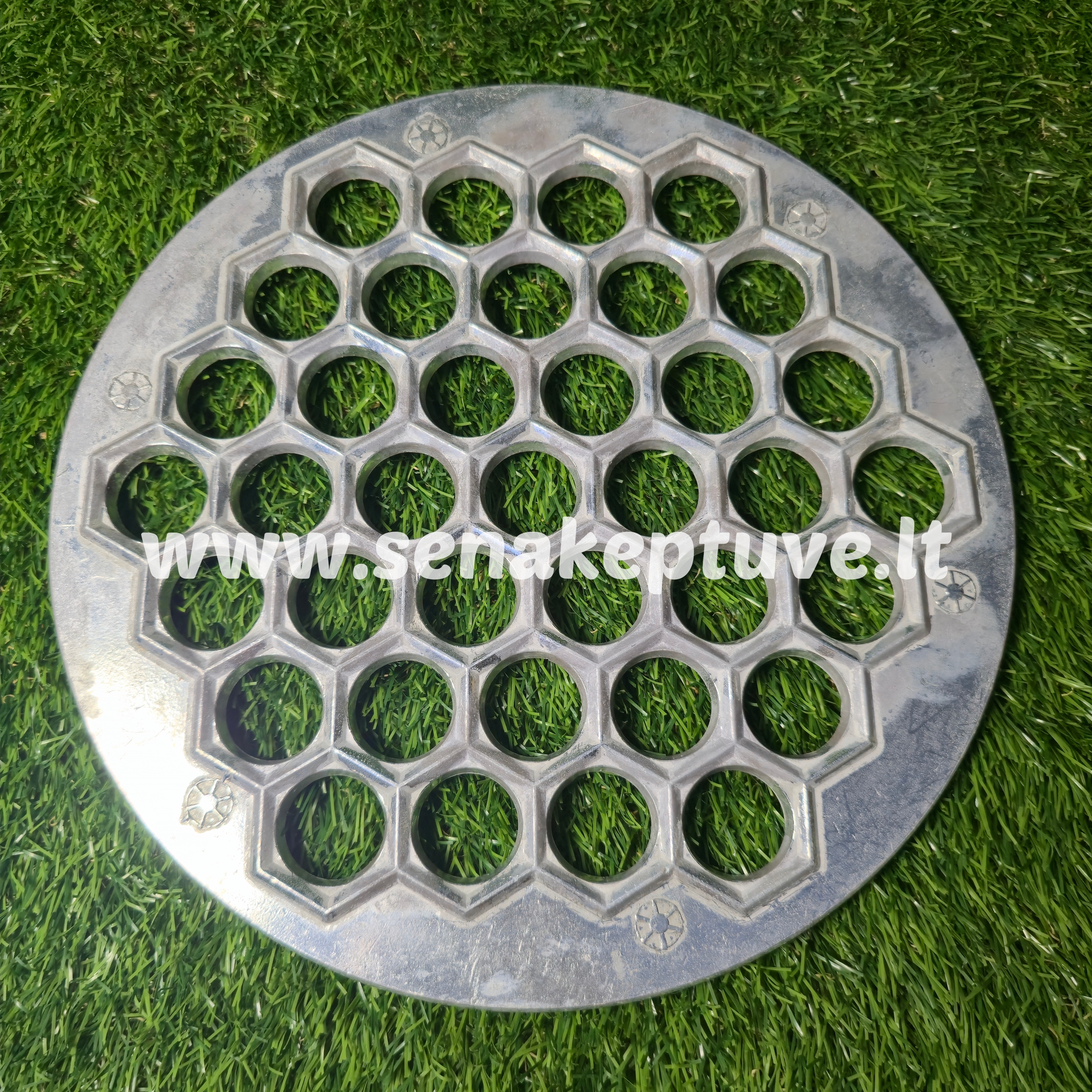 Senovinė koldūnų kepimo forma